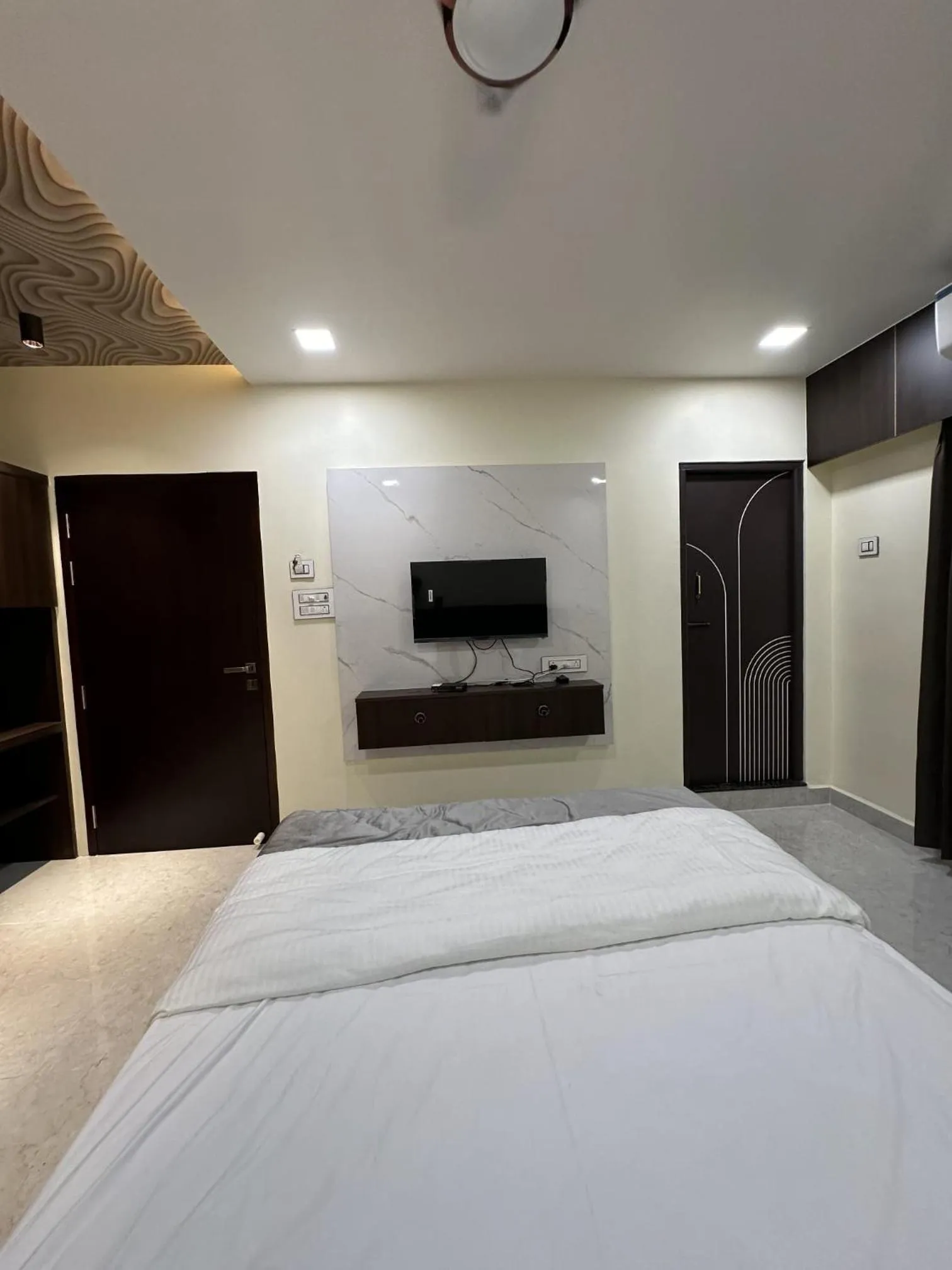 TV and multimedia, Bed in Jai Raja's Tower