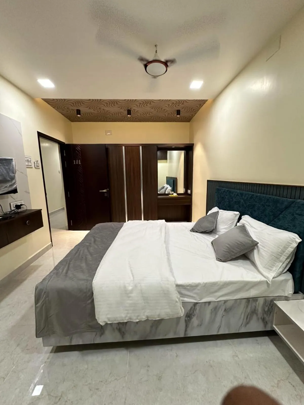 Photo of the whole room, Bed in Jai Raja's Tower