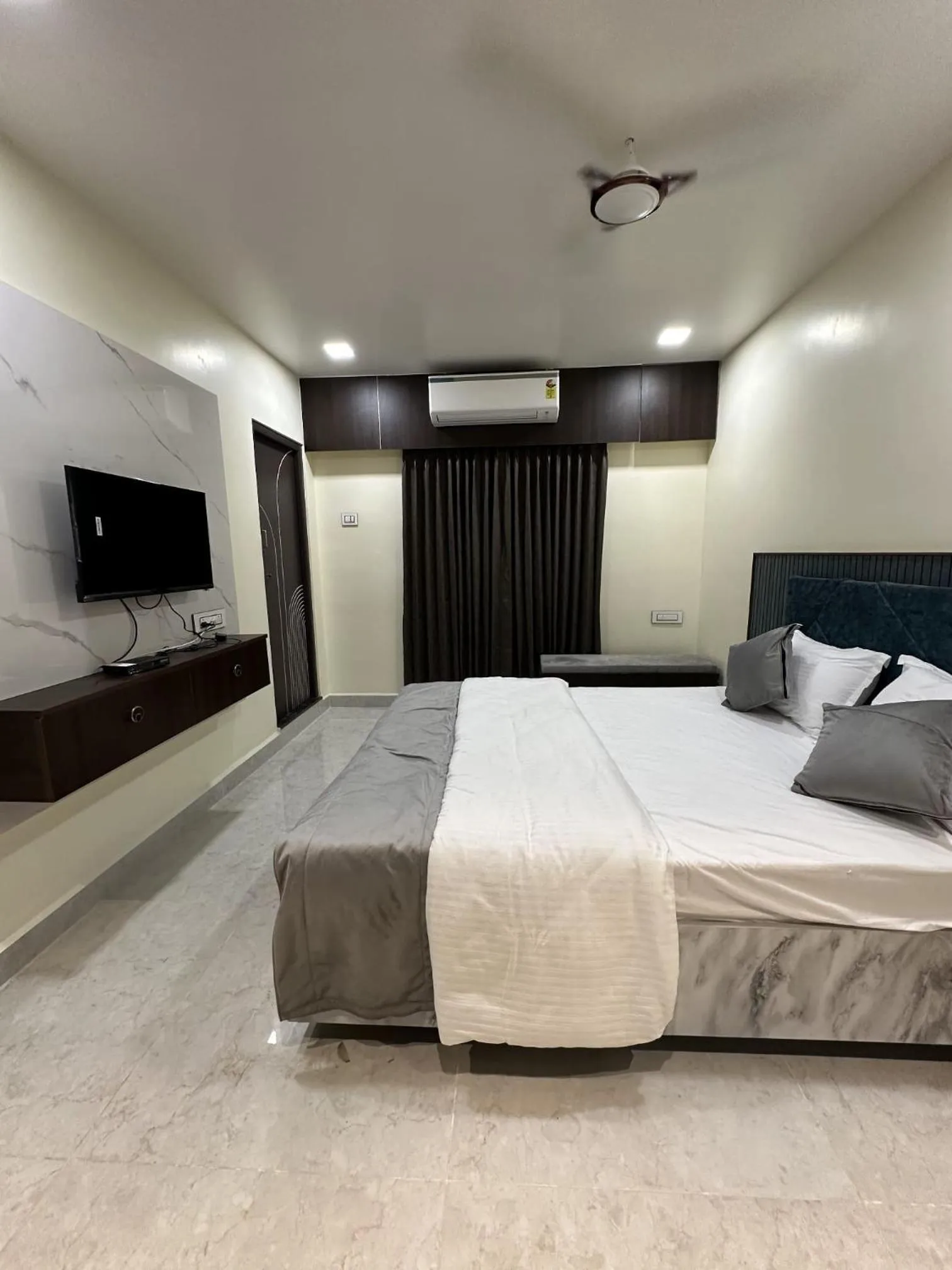 TV and multimedia, Bed in Jai Raja's Tower