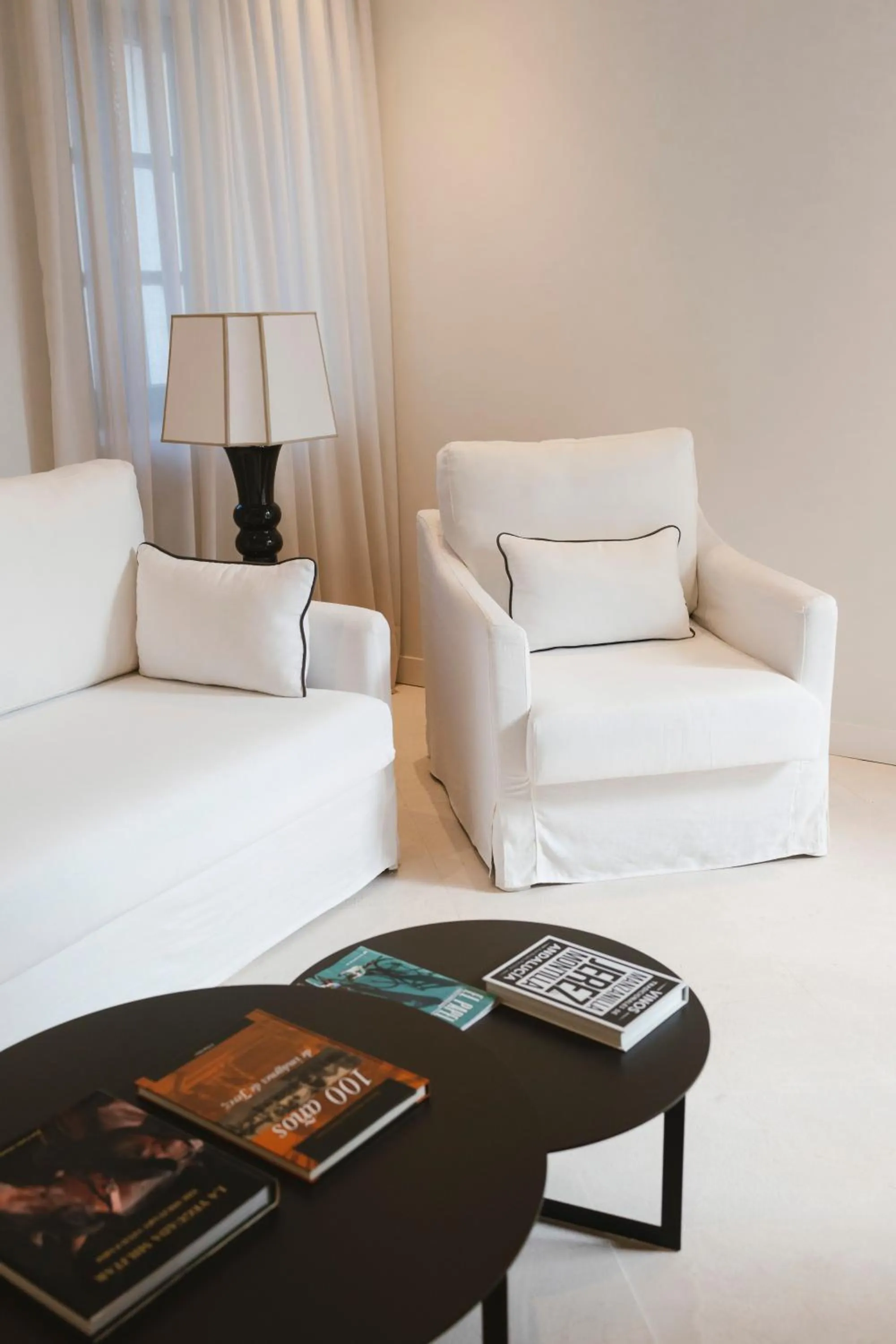 Living room, Bed in Hotel Boutique Sidonia