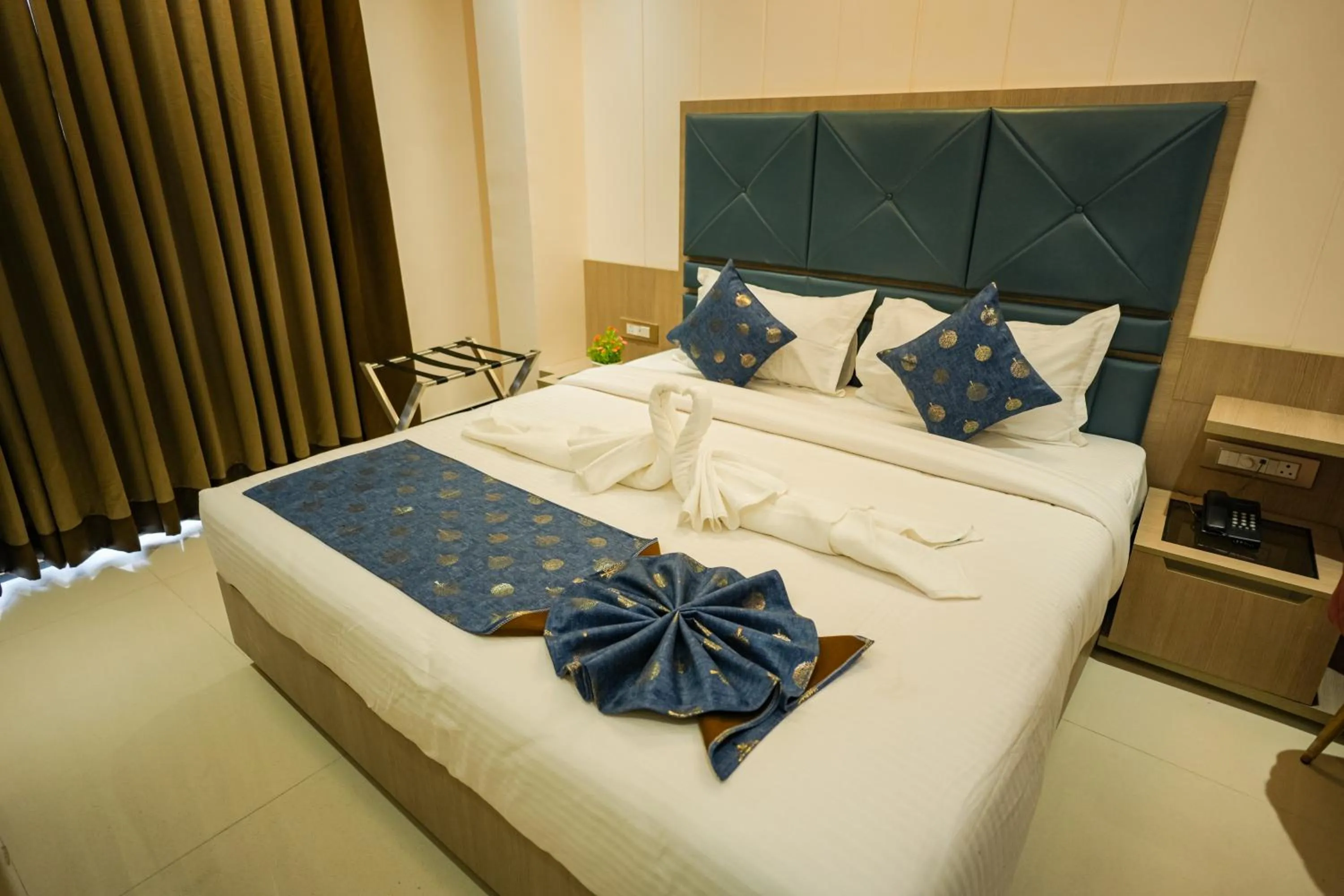 Bed in Sri Shyam Villas Near Kashi Vishwanath Temple