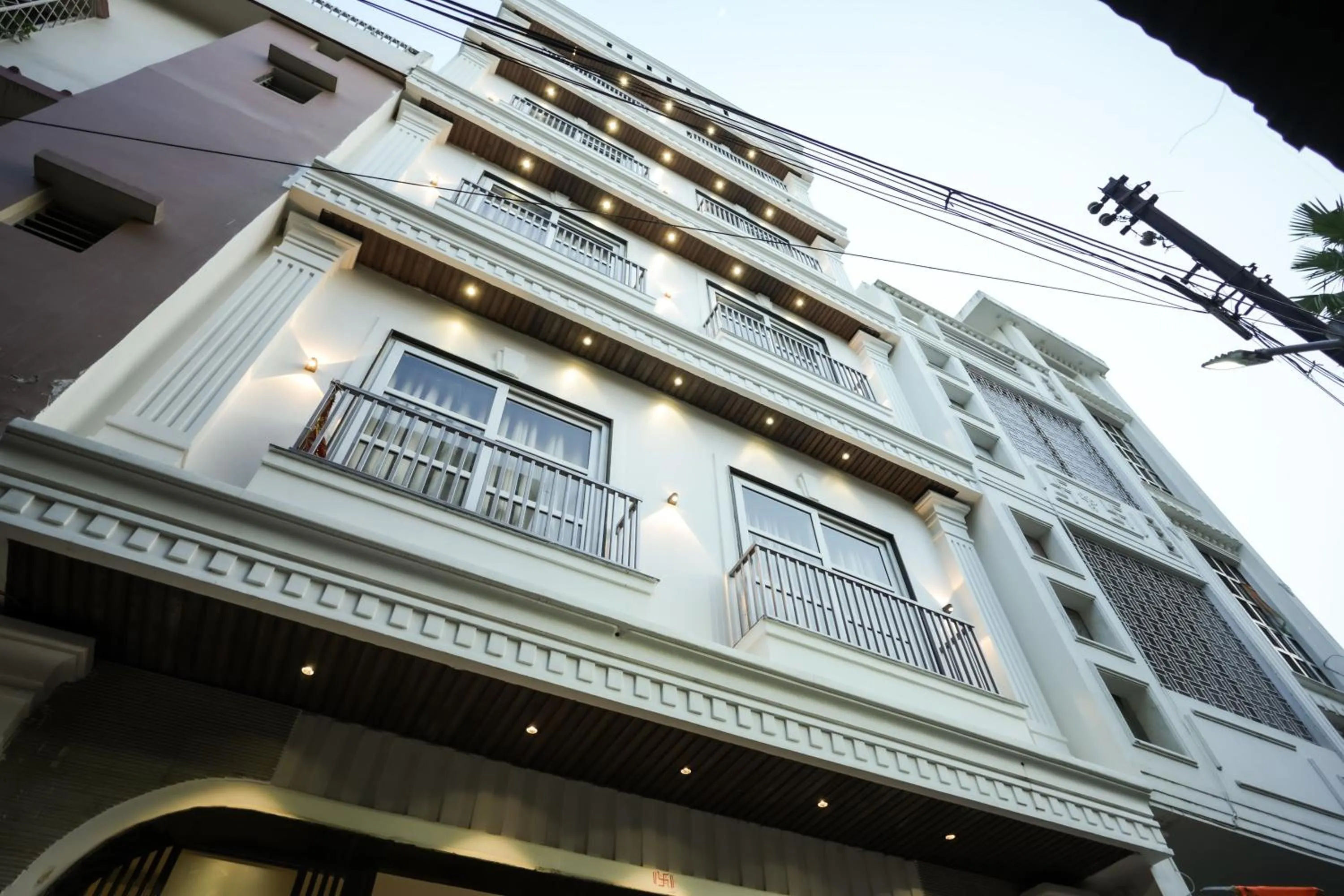 Property building in Sri Shyam Villas Near Kashi Vishwanath Temple