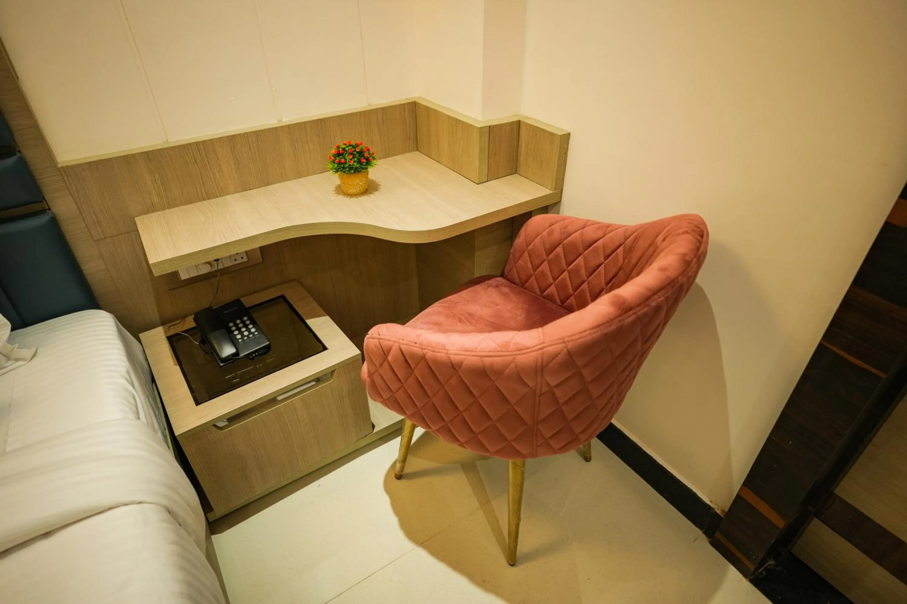 hair dresser in Sri Shyam Villas Near Kashi Vishwanath Temple