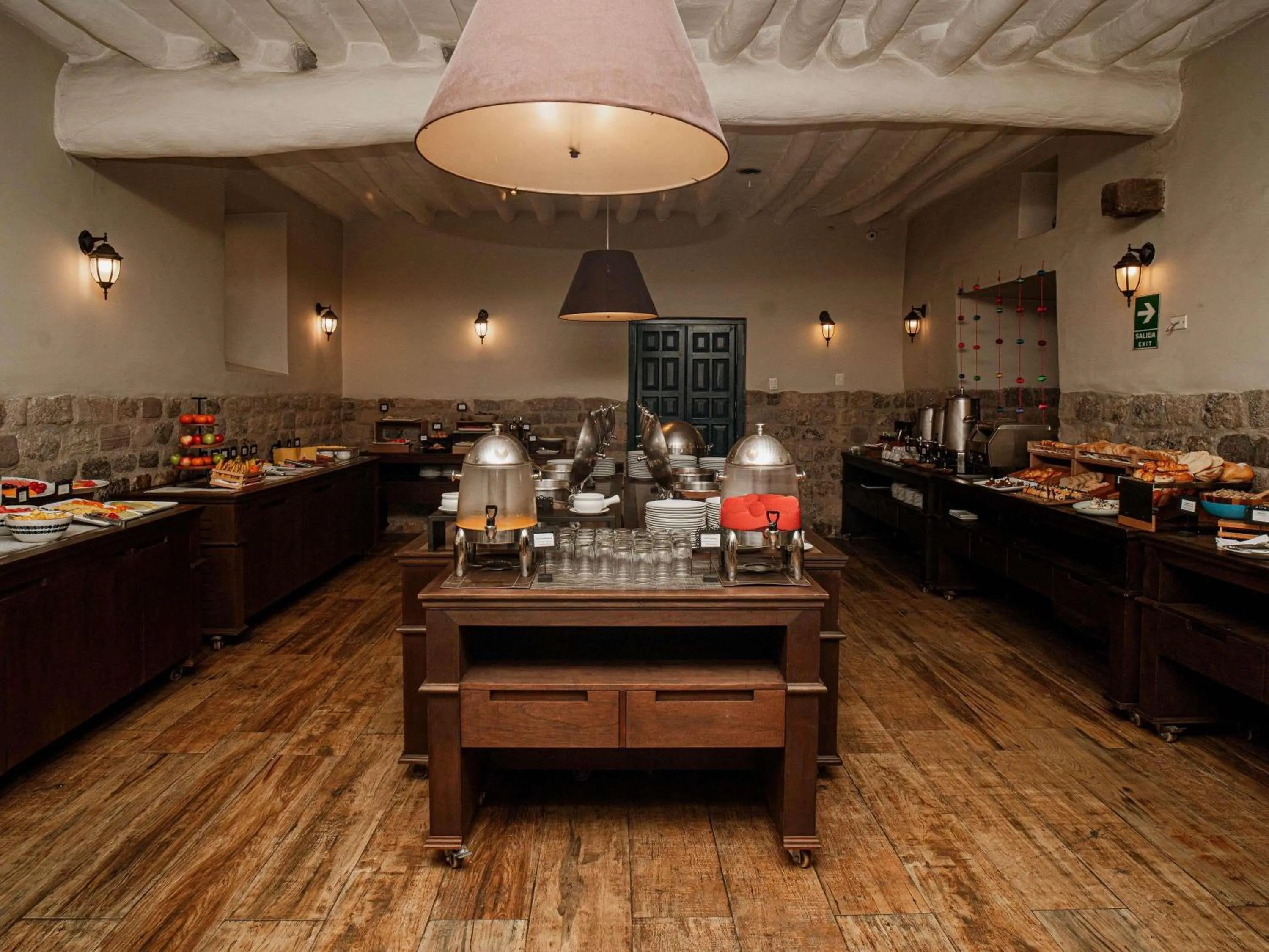 Restaurant/places to eat in Novotel Cusco