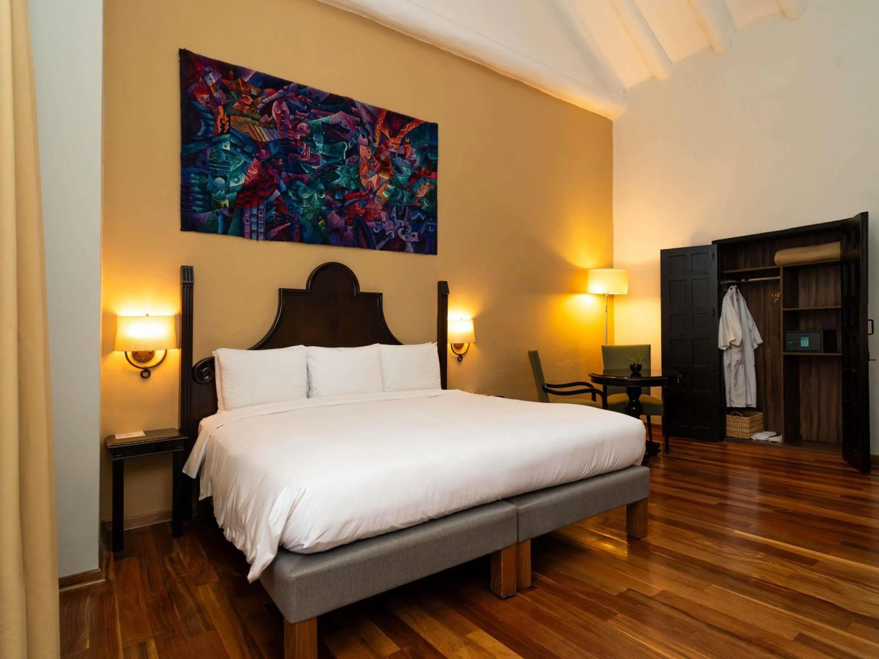 Bedroom, Bed in Novotel Cusco