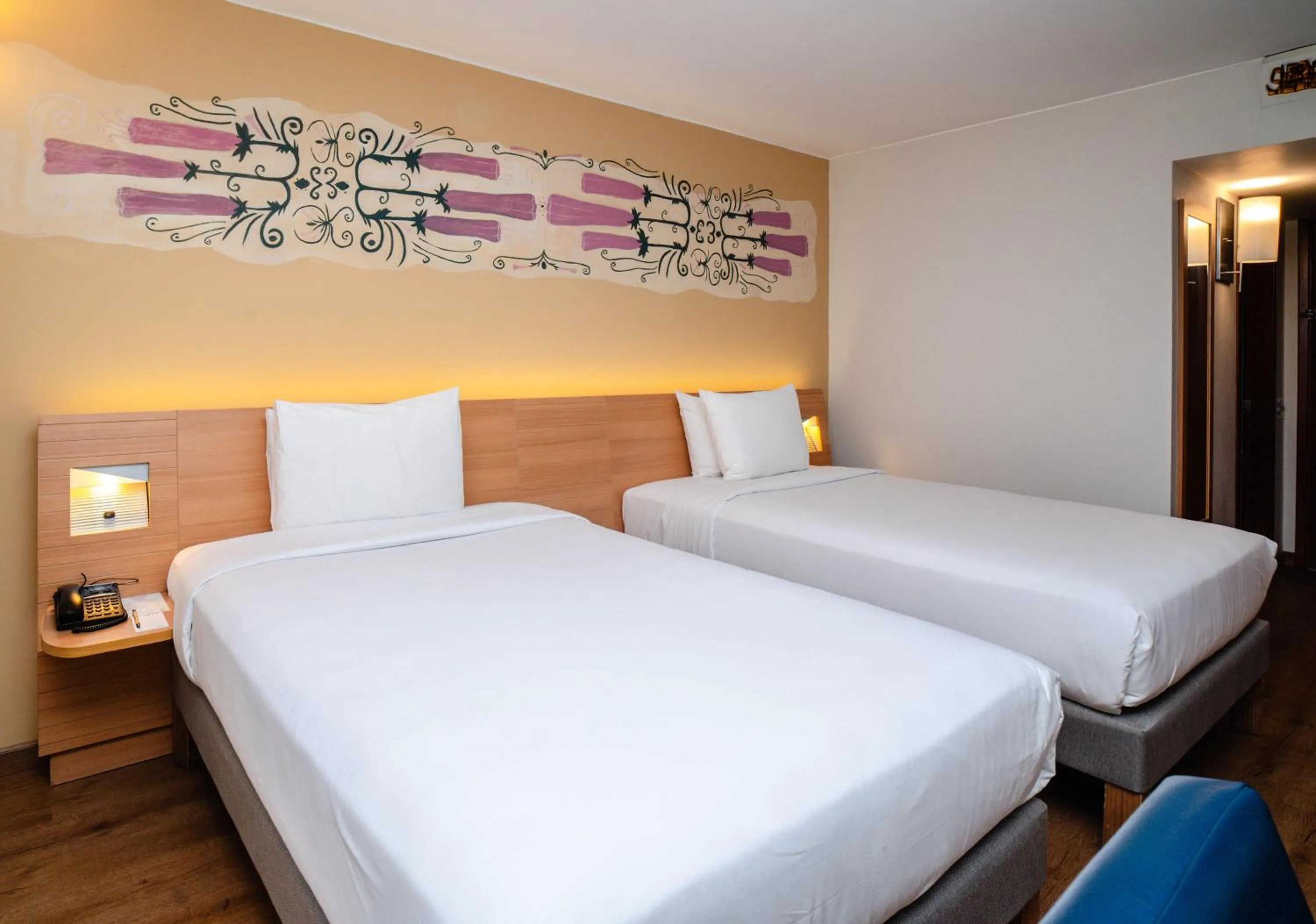 Photo of the whole room, Bed in Novotel Cusco