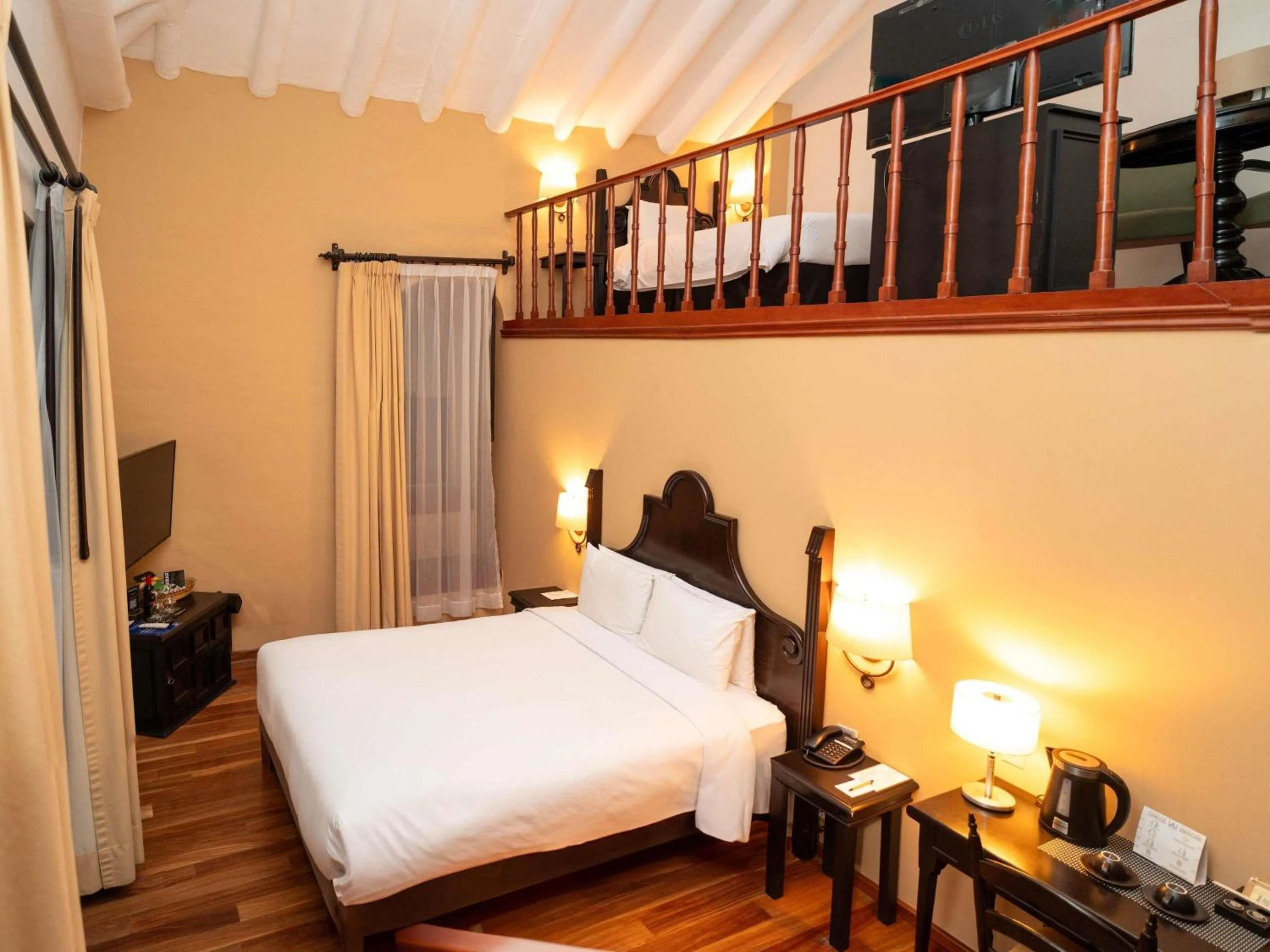 Bedroom, Bed in Novotel Cusco