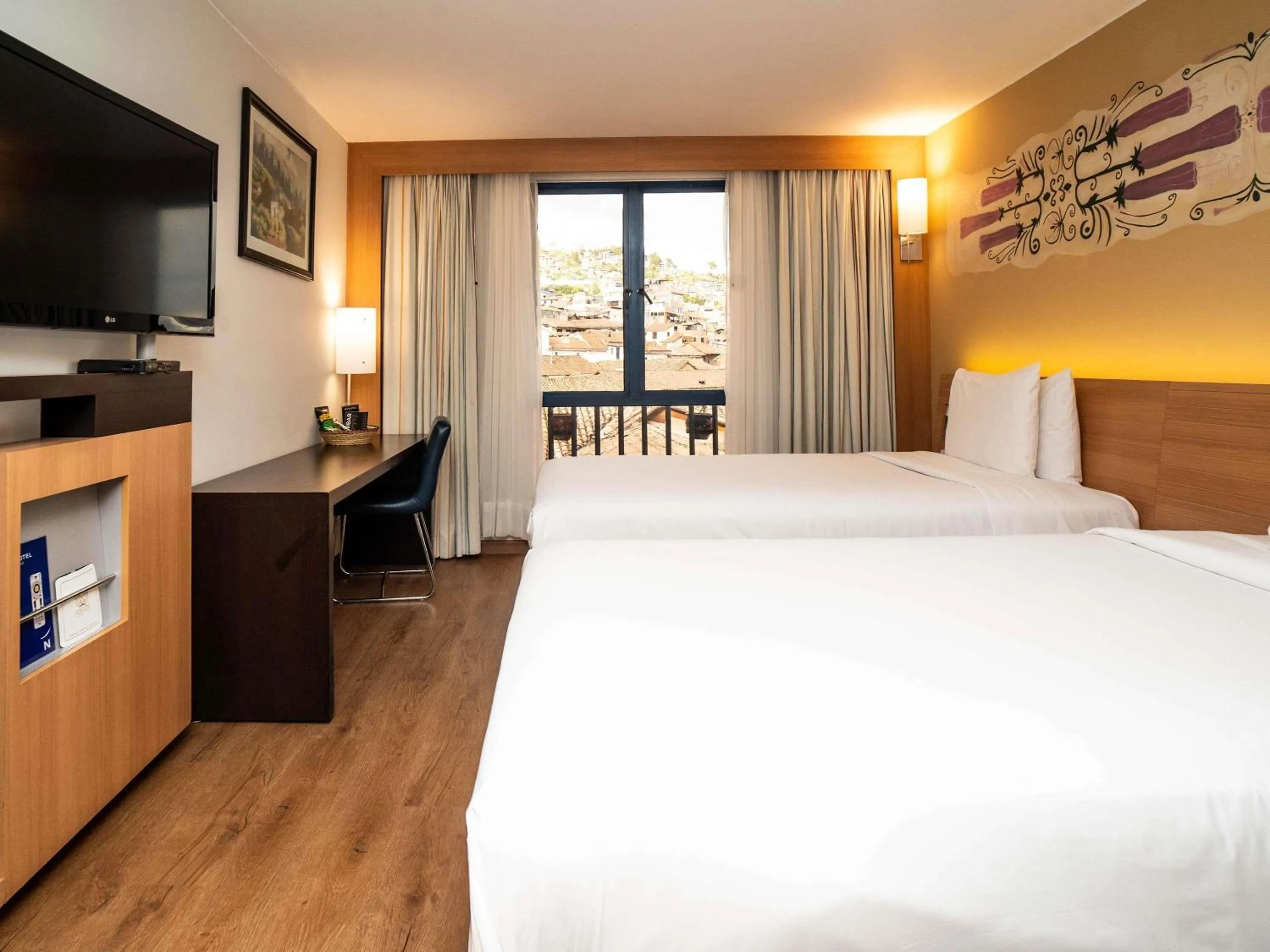 Bedroom, Bed in Novotel Cusco