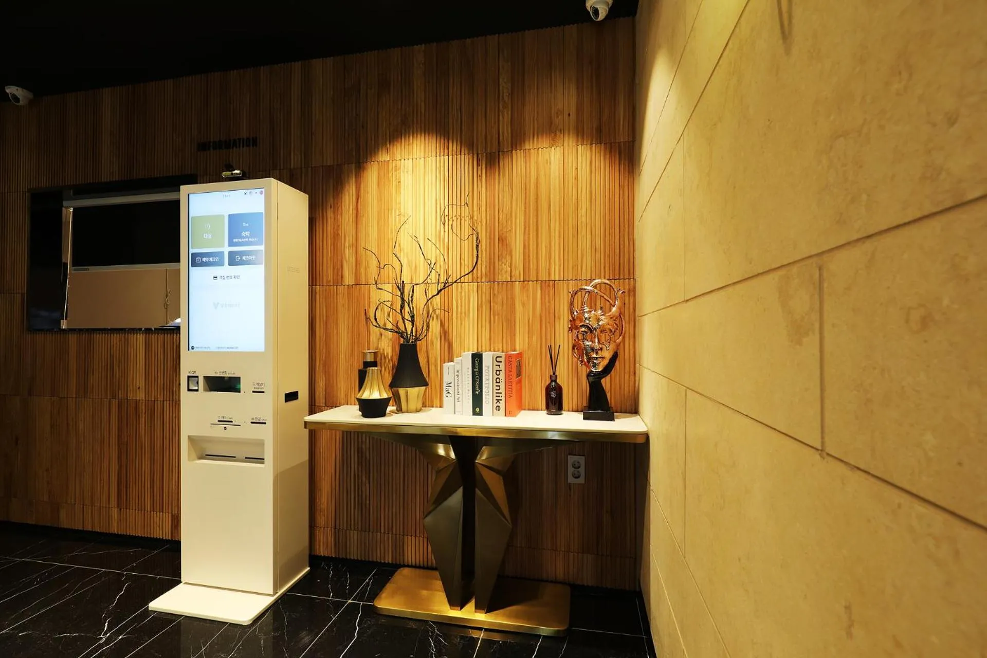 Coffee/tea facilities in Gaeul Hotel