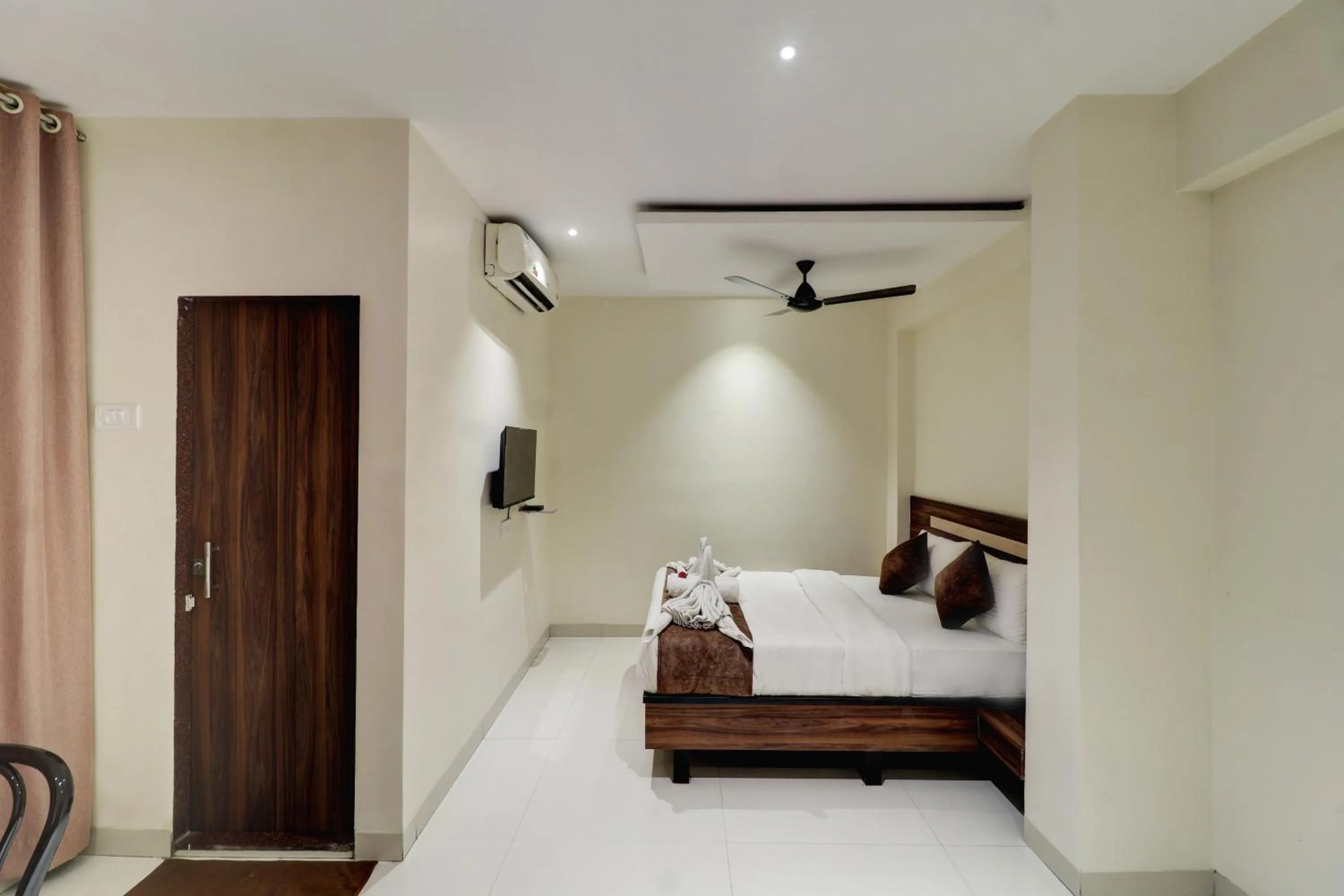 Bedroom, Bed in New Parimeet Residency