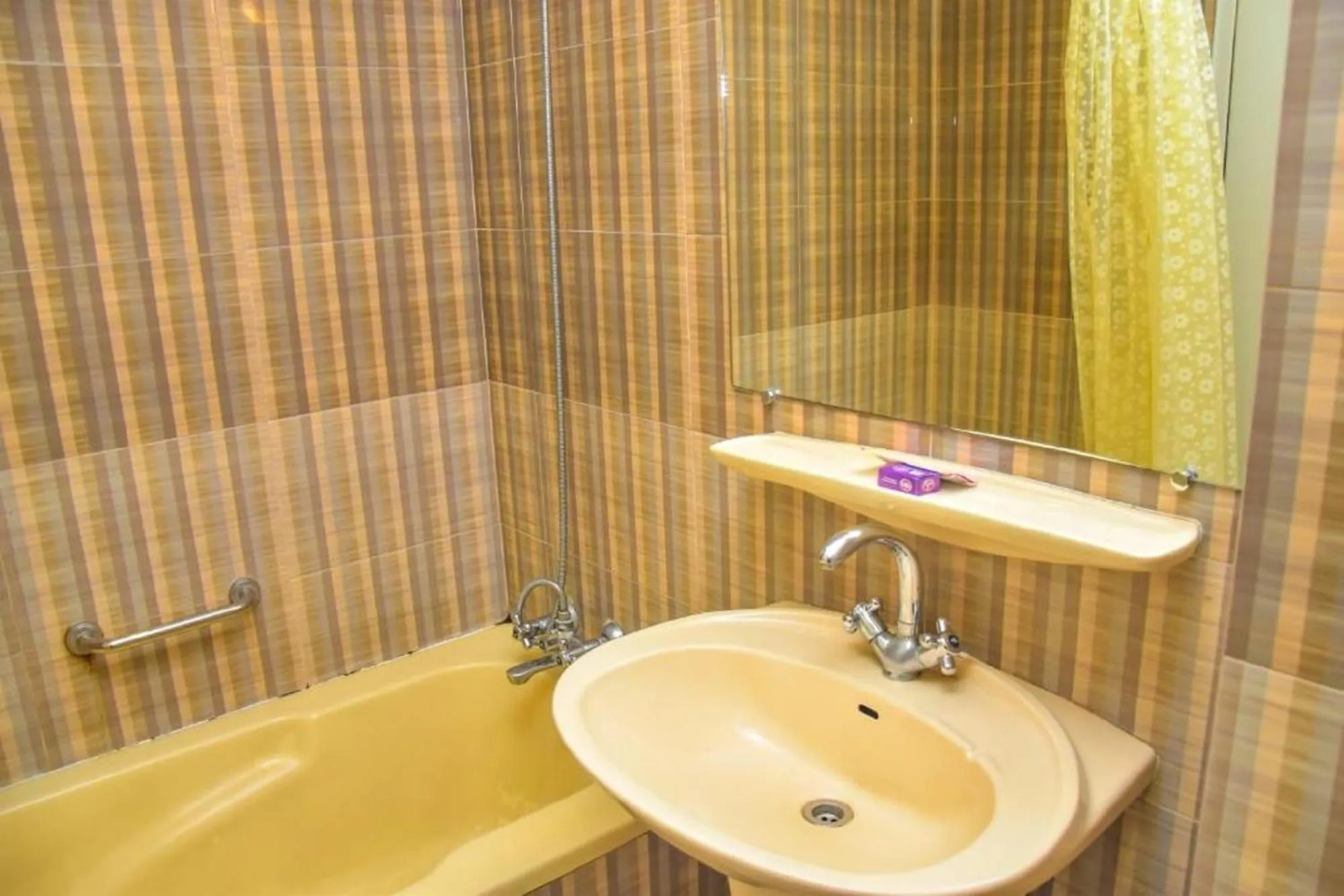 Shower in Faran Hotel