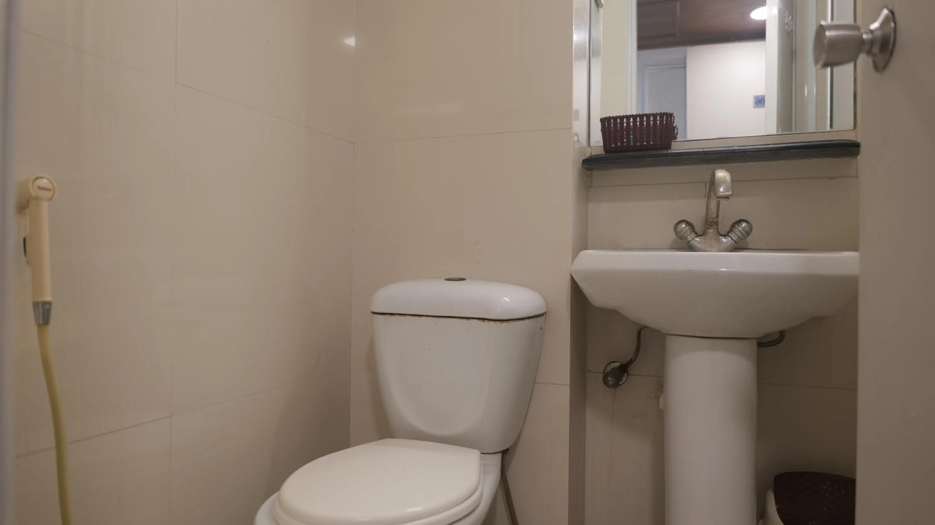 Shower in Faran Hotel