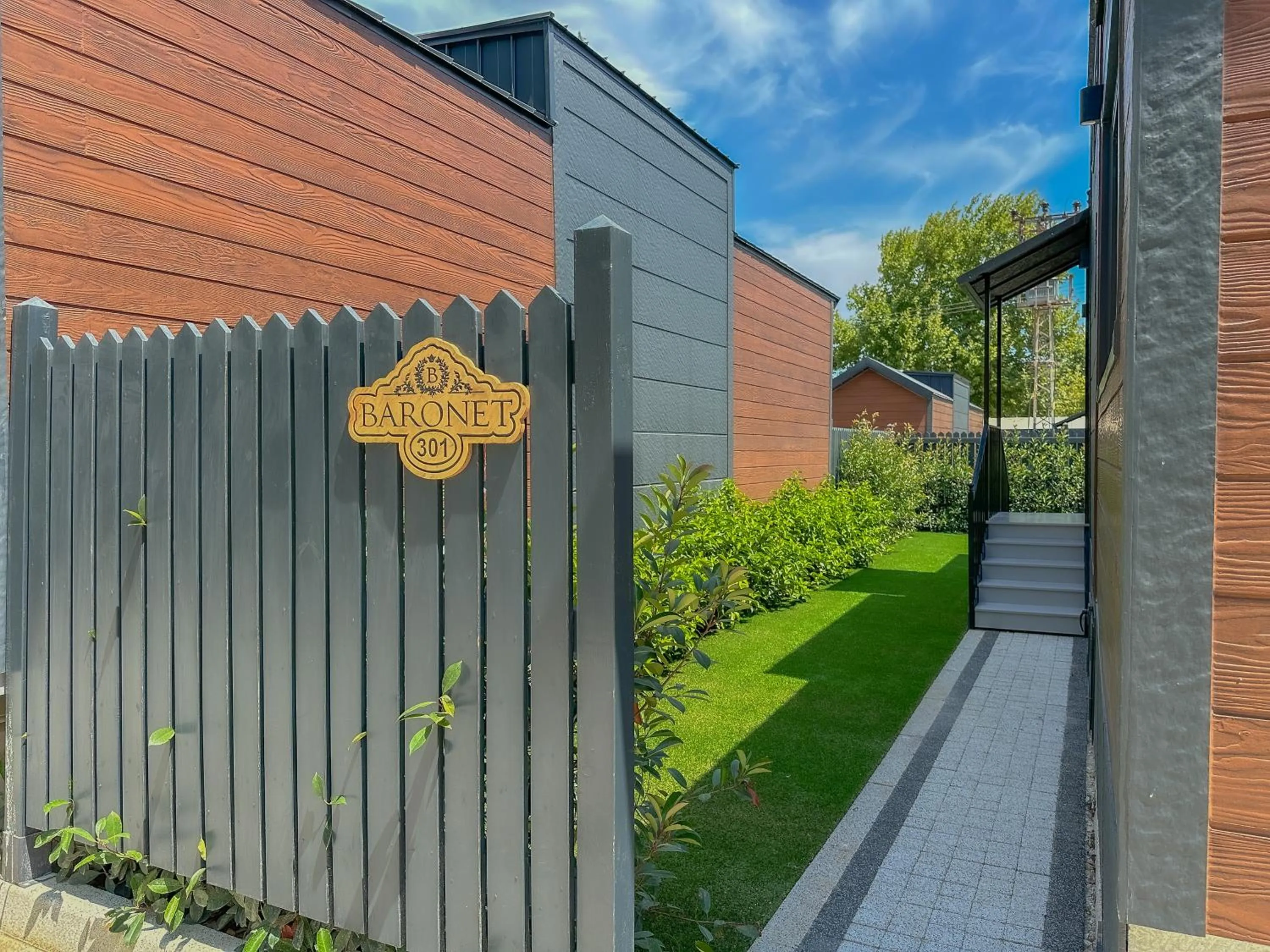 Garden view in Baronet Kamping