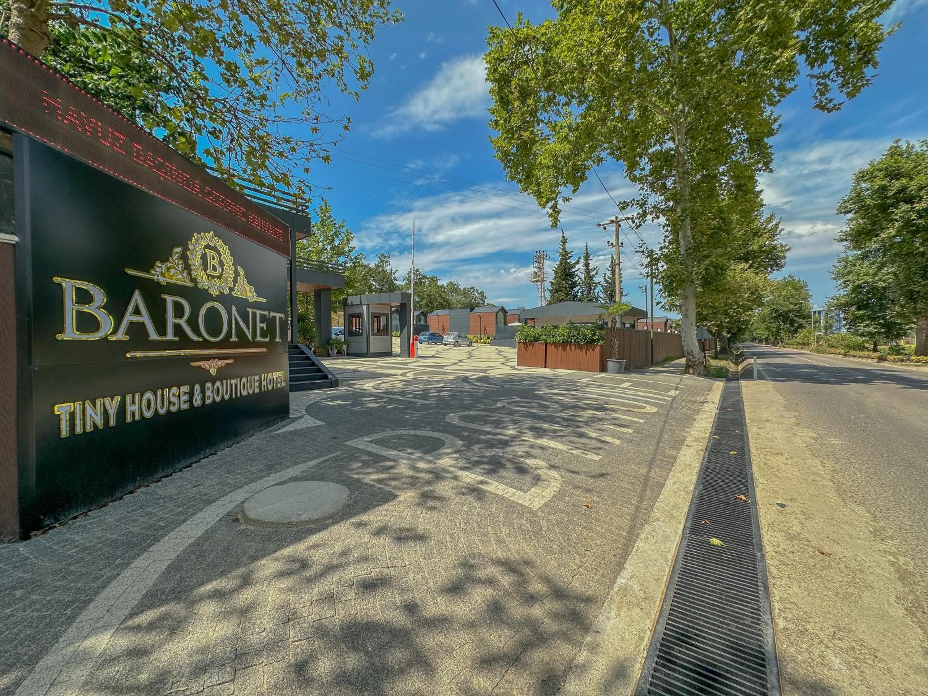 Property building in Baronet Kamping