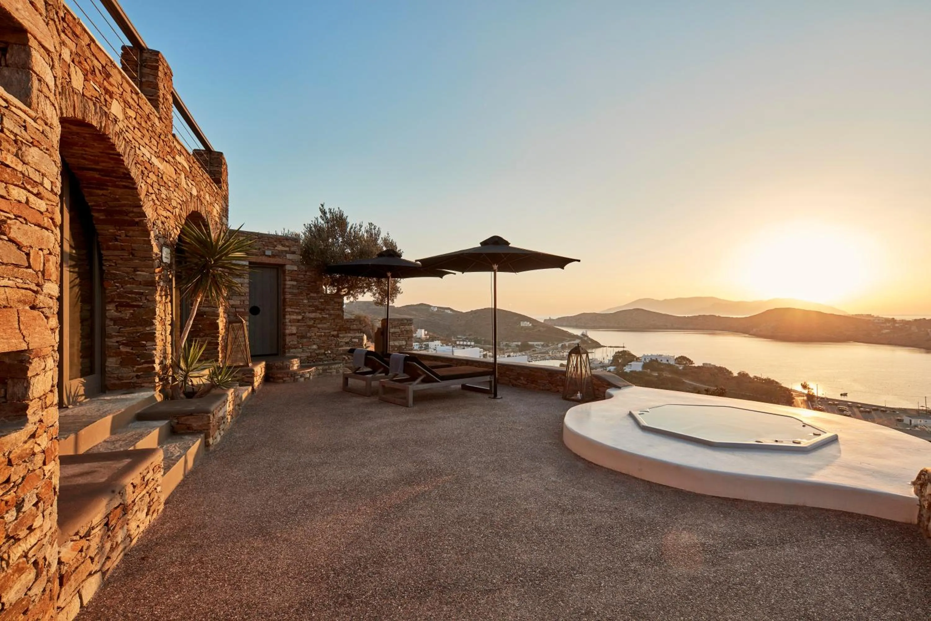 Property building in Liostasi