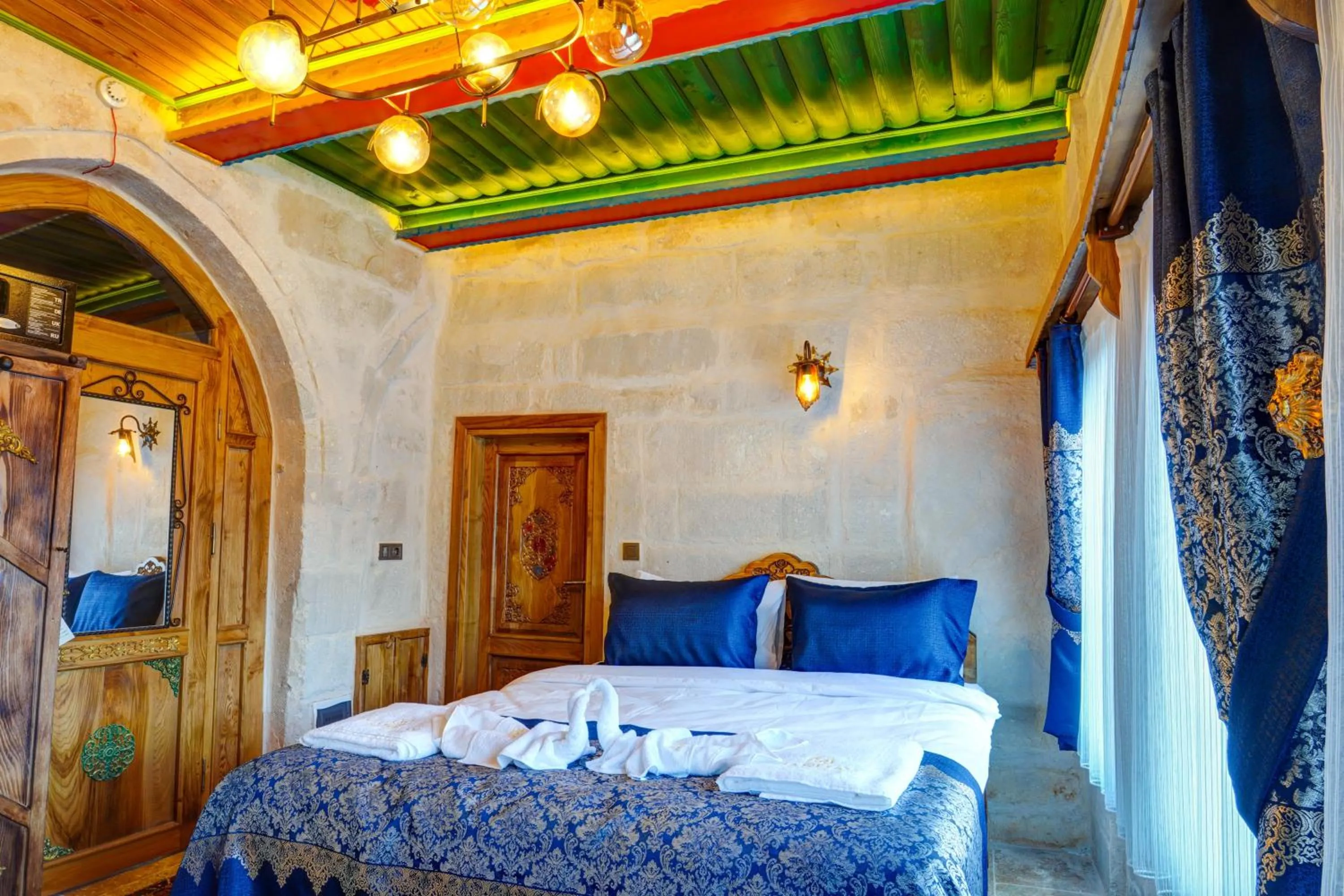 Photo of the whole room, Bed in Marbay Cave Cappadocia