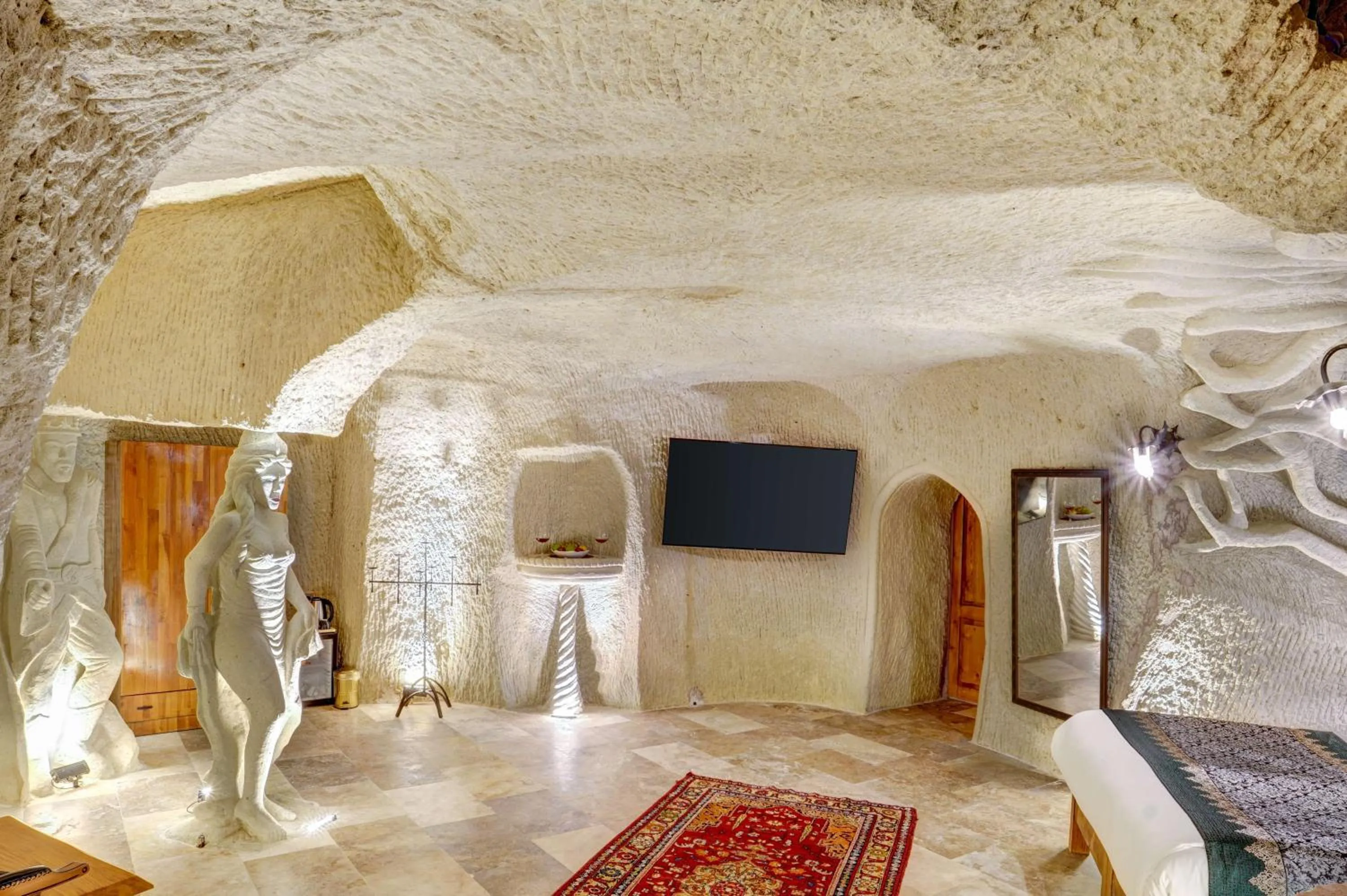 Photo of the whole room, Bed in Marbay Cave Cappadocia