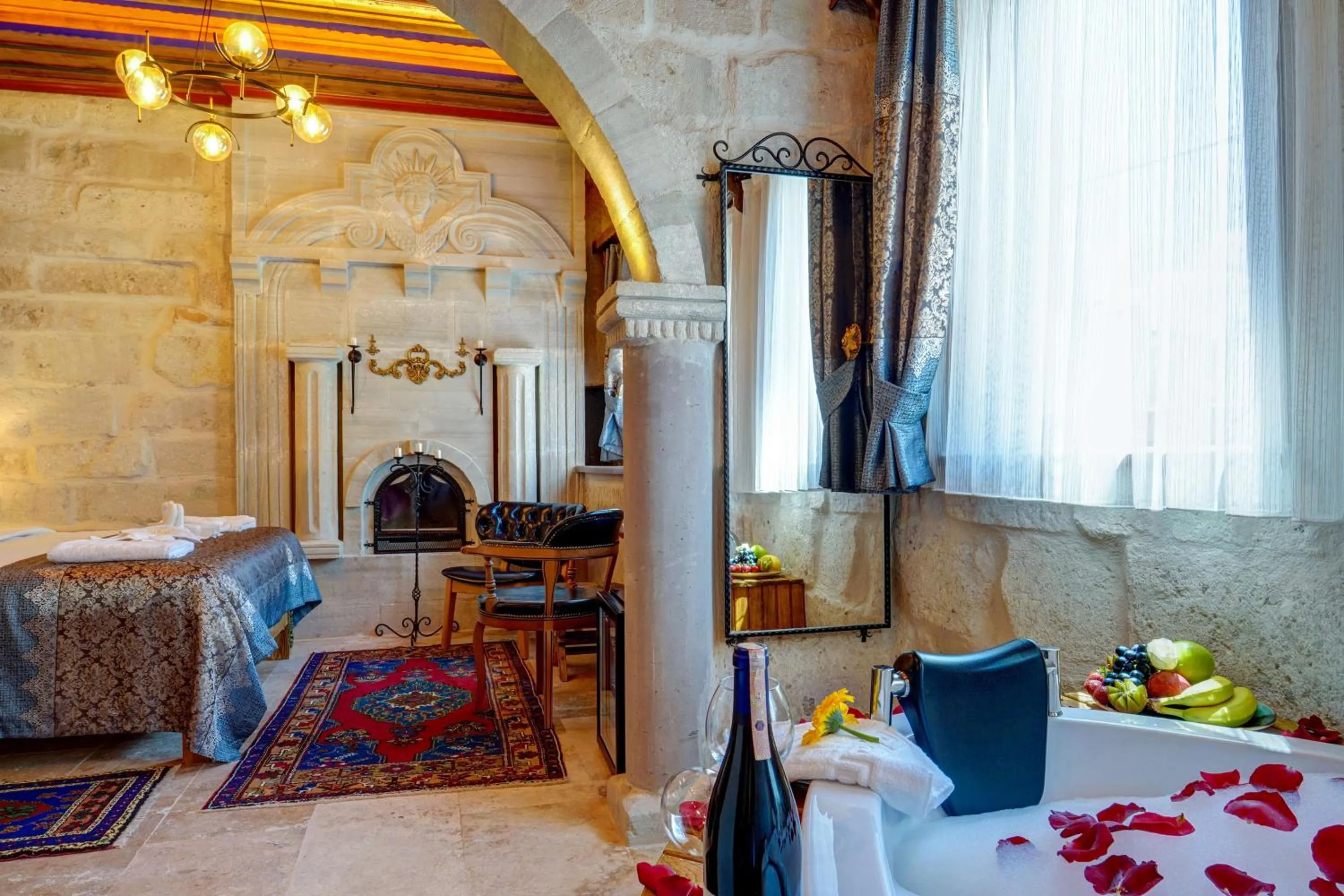 Photo of the whole room, Bed in Marbay Cave Cappadocia