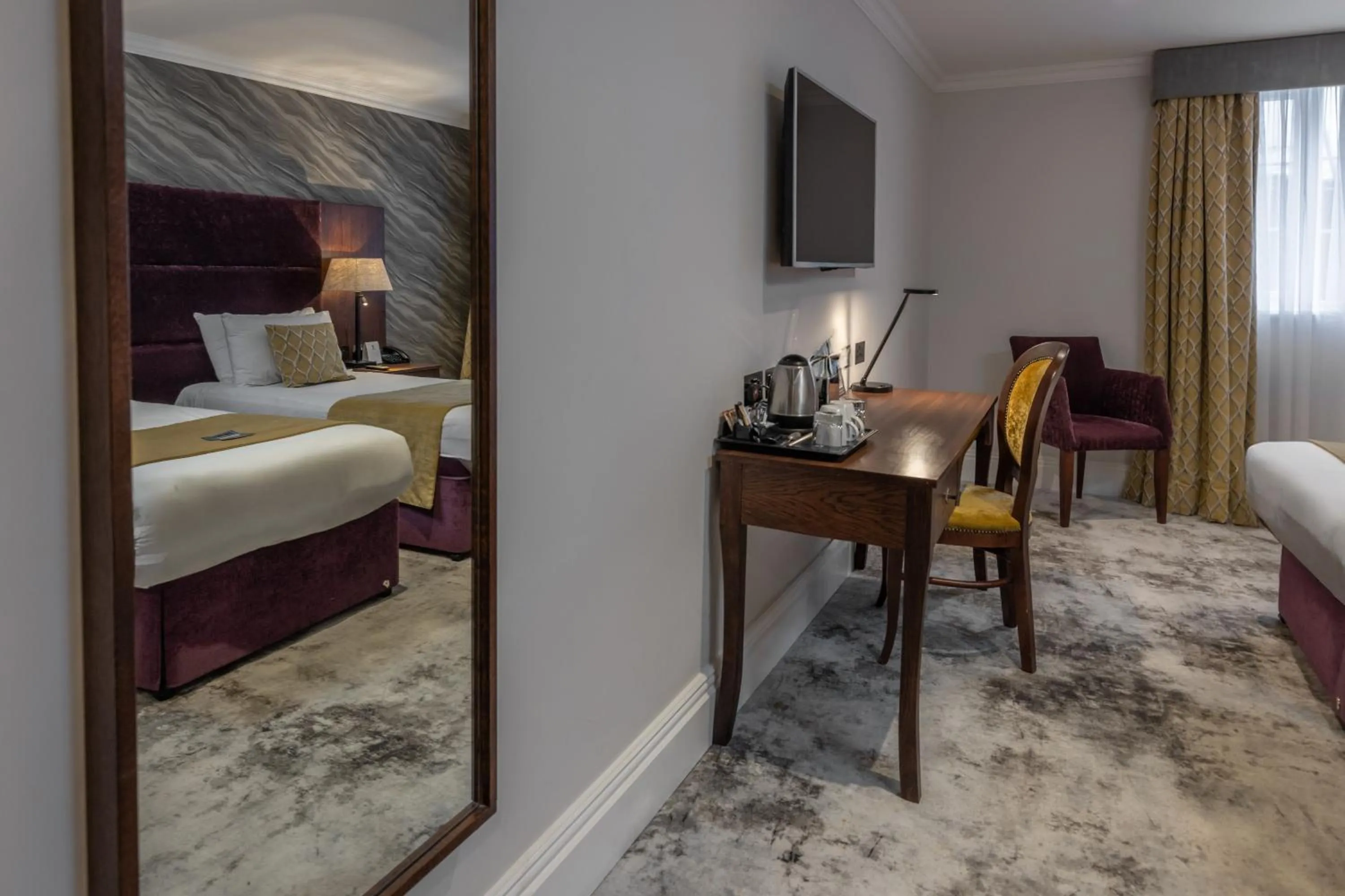 TV and multimedia, Bed in Best Western Abbots Barton Hotel