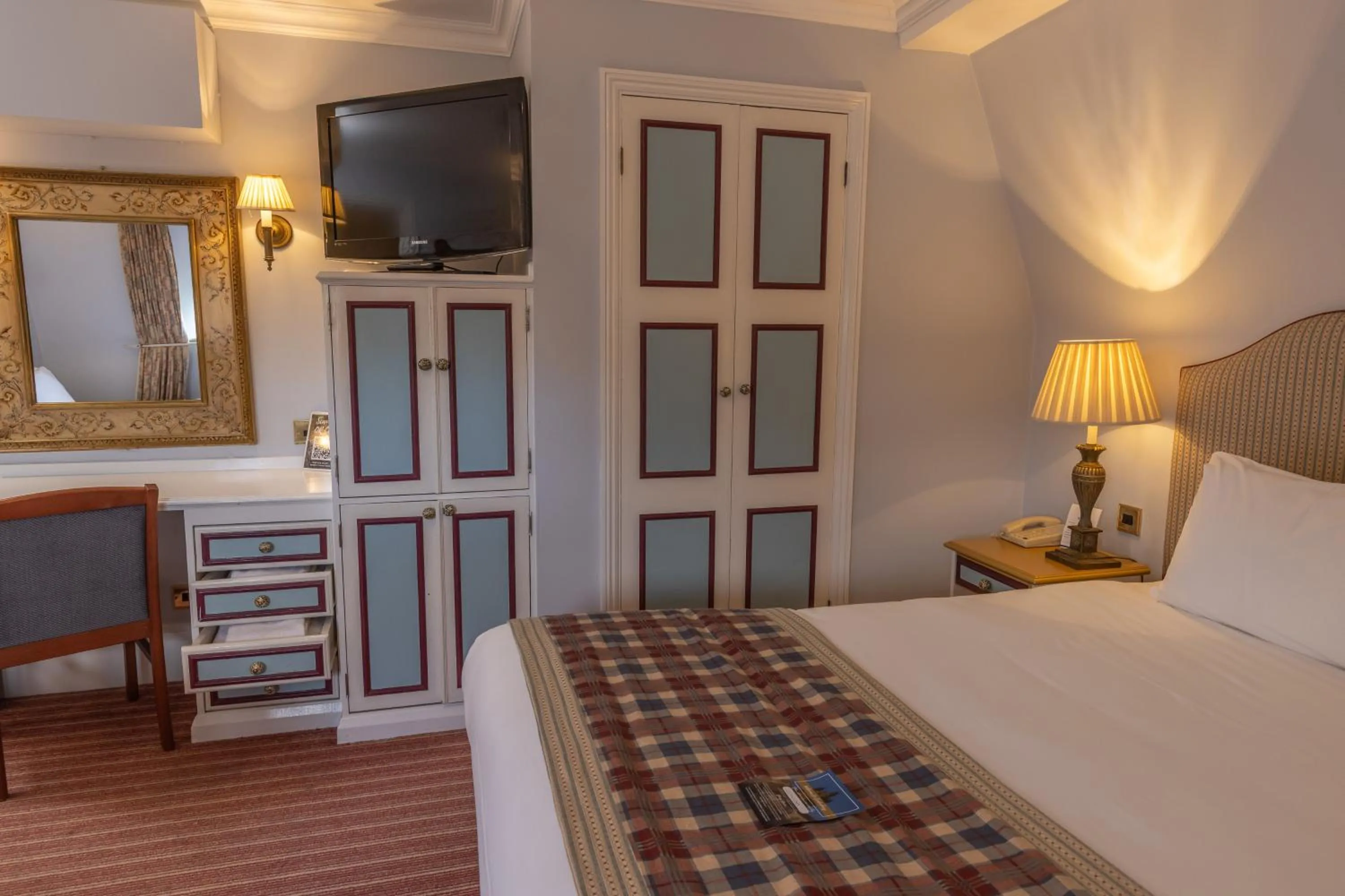 Bed in Best Western Abbots Barton Hotel