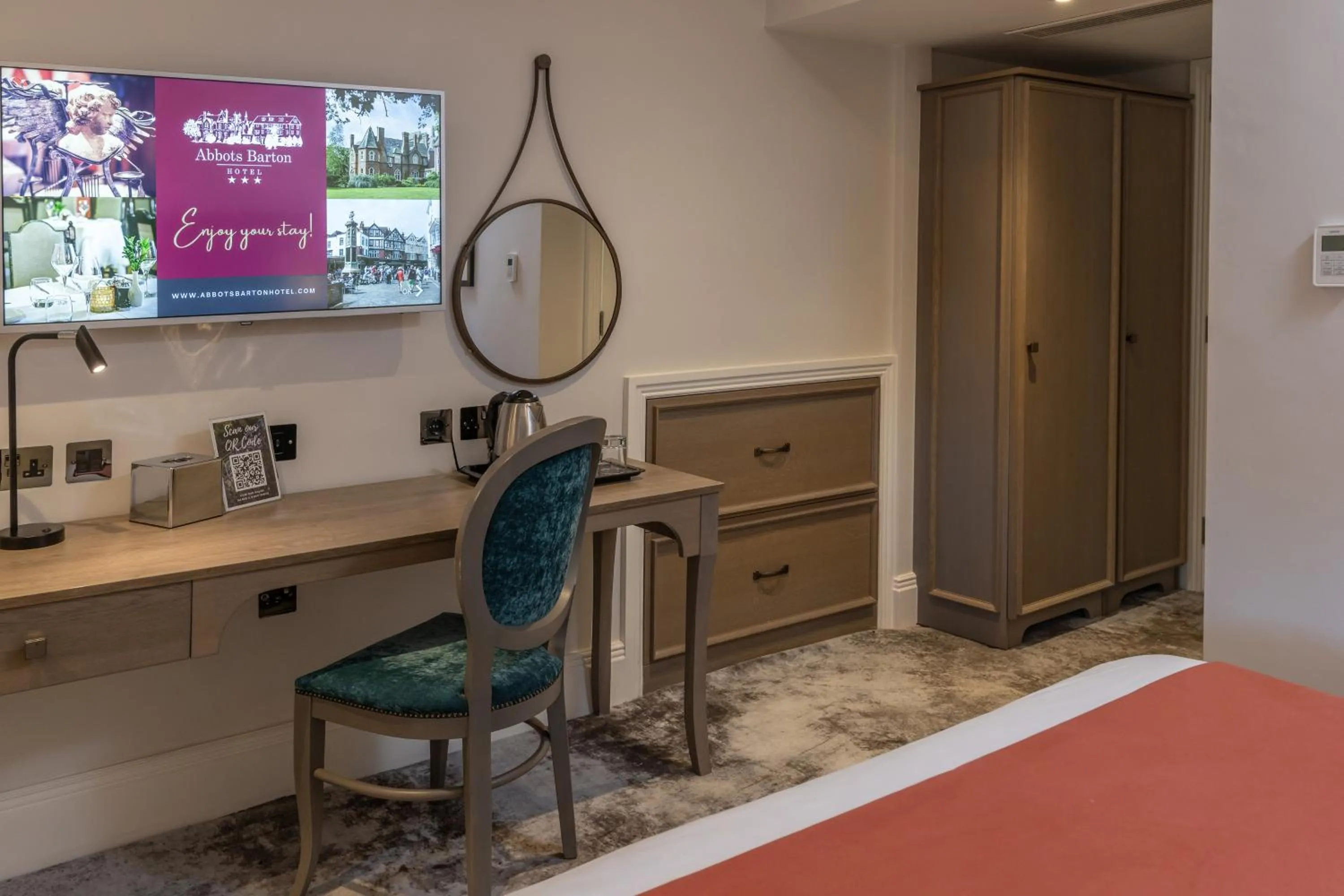 TV and multimedia in Best Western Abbots Barton Hotel