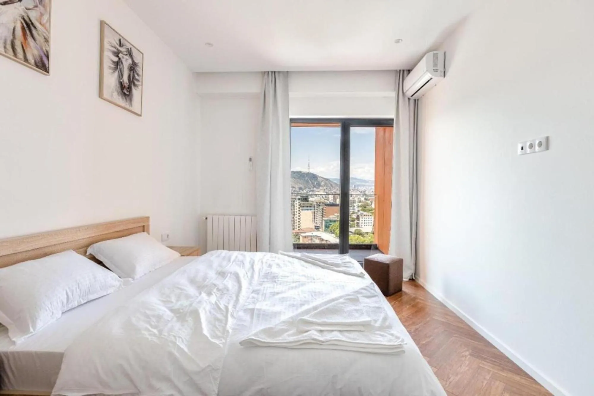 Bed in SoTa Metekhi Hotel