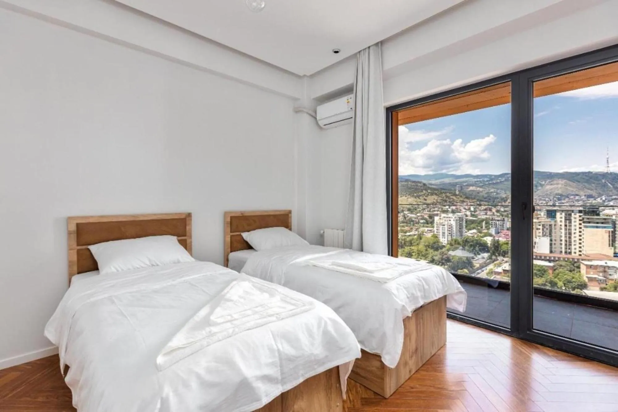 Mountain view, Bed in SoTa Metekhi Hotel