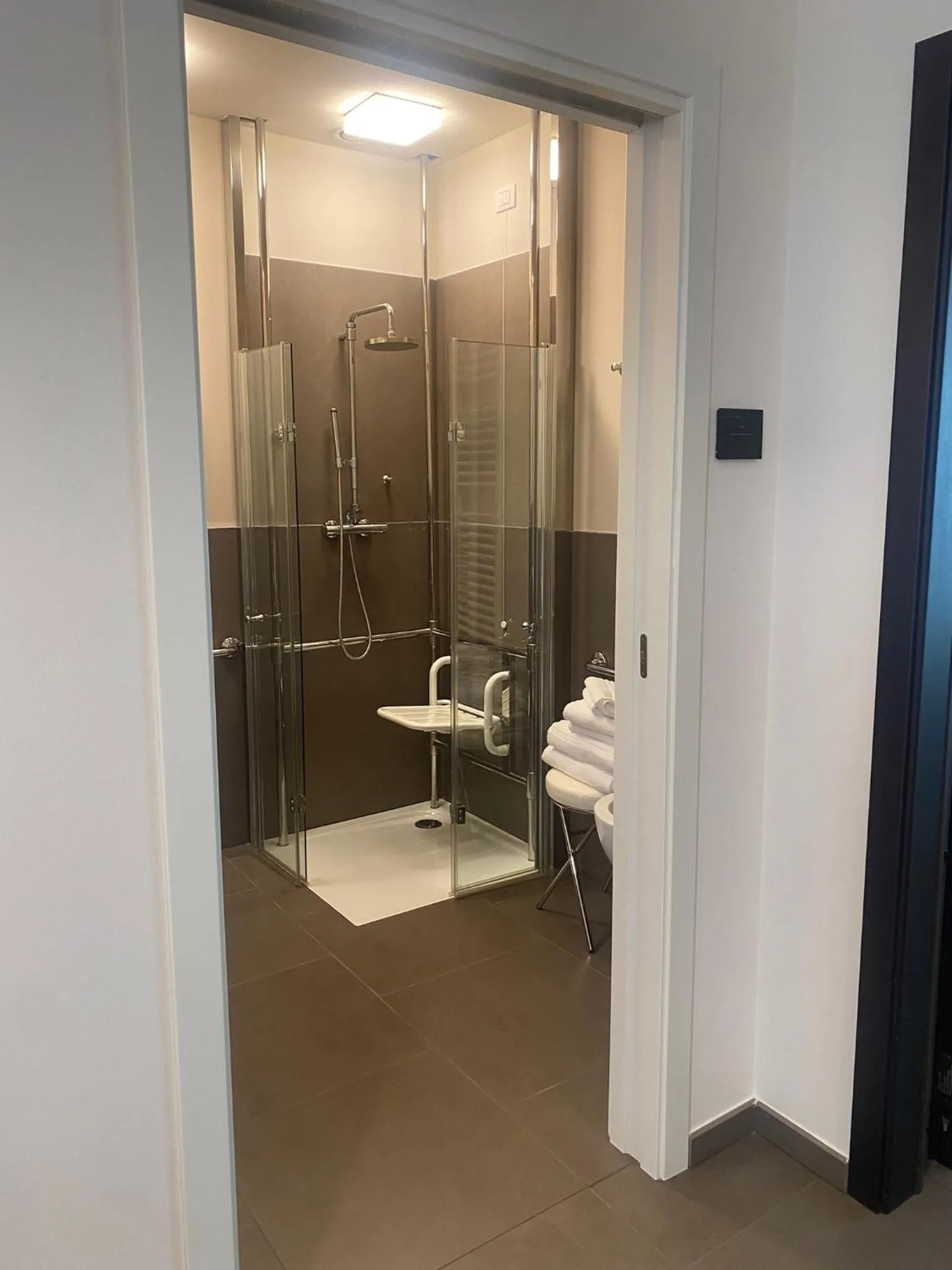 Shower in Mosaico Suite