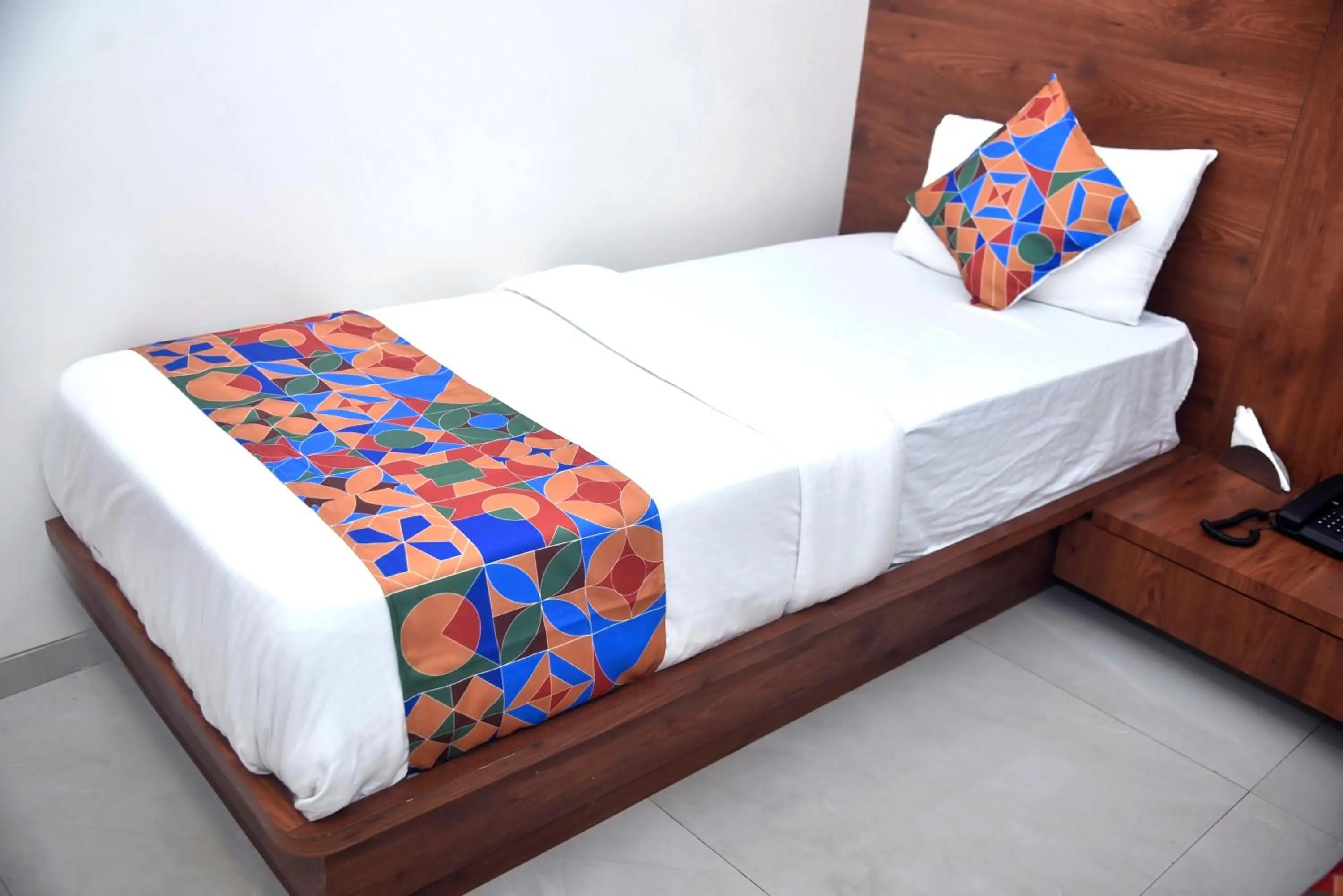 Bed in Hotel Pride Inn