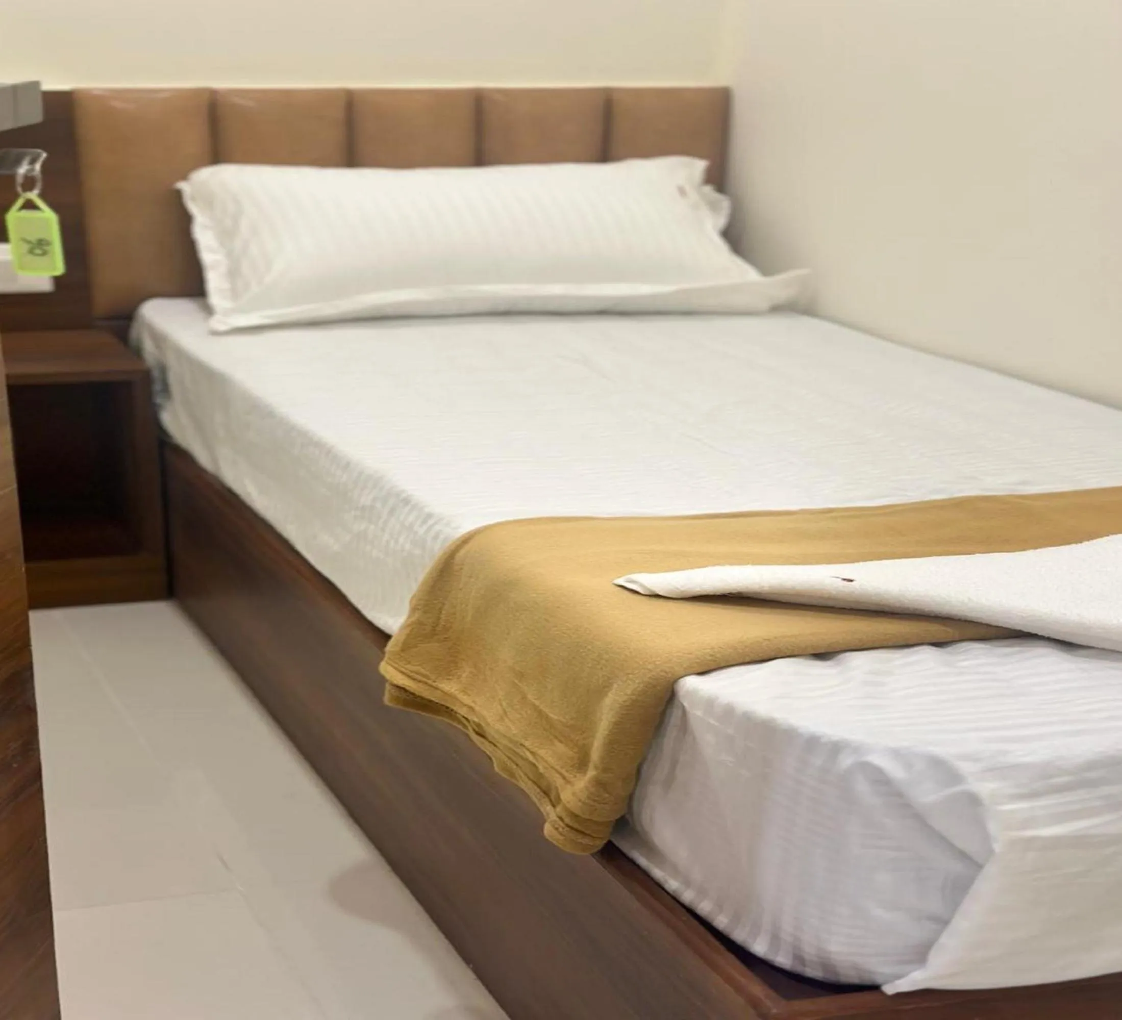 Bed in Hotel Pride Inn