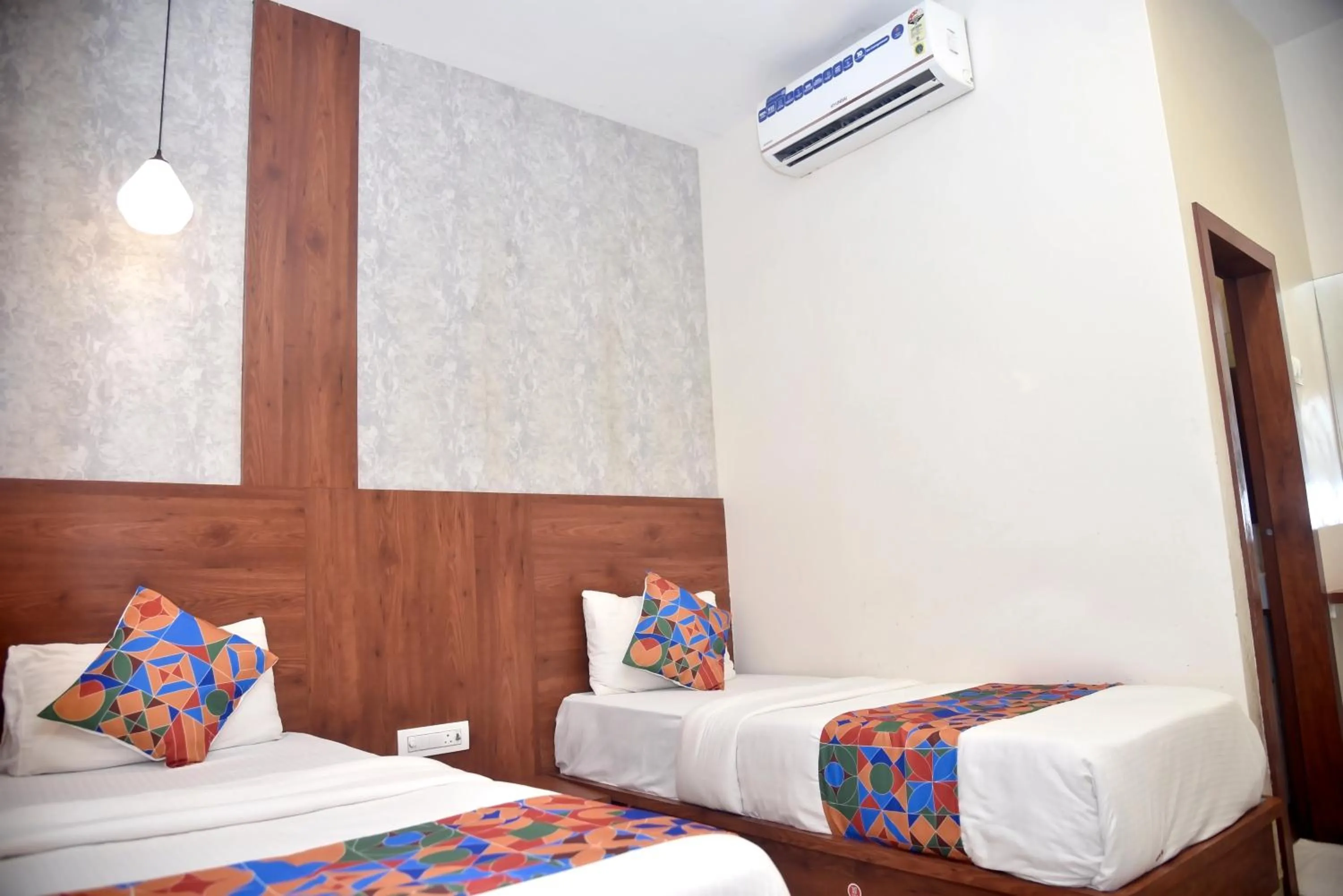 Bed in Hotel Pride Inn