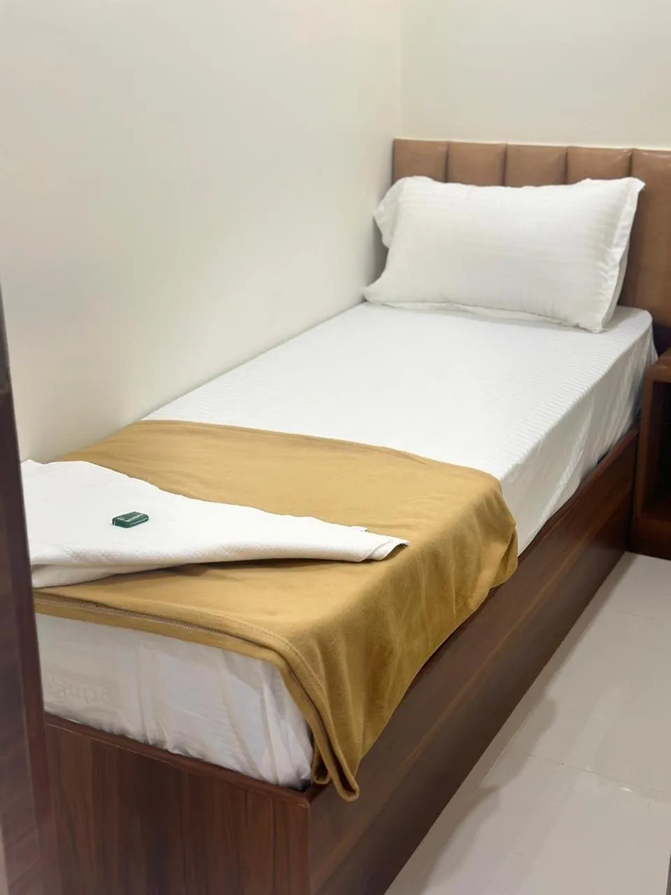 Bed in Hotel Pride Inn