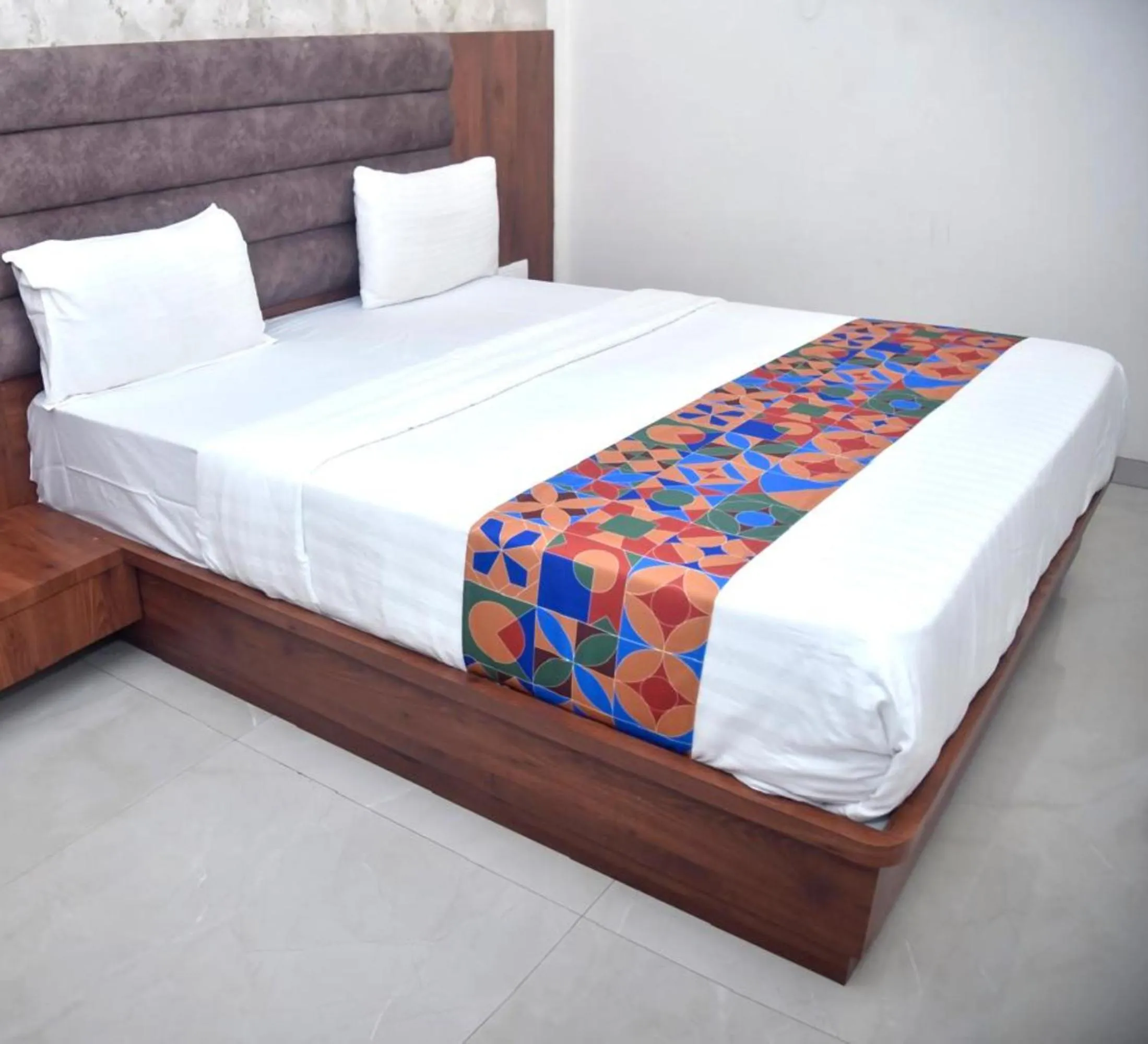 Bed in Hotel Pride Inn