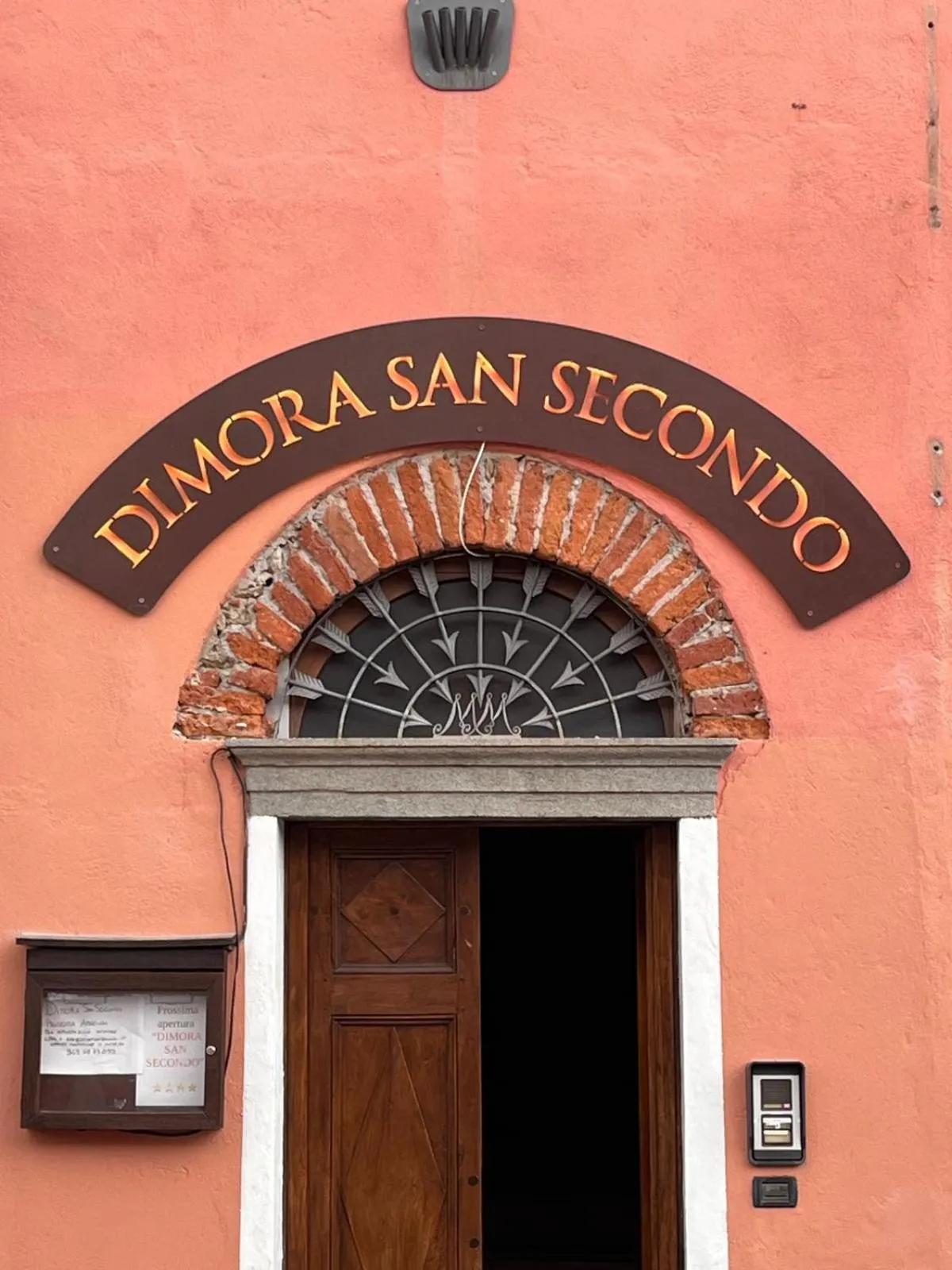 Facade/entrance in Dimora San Secondo