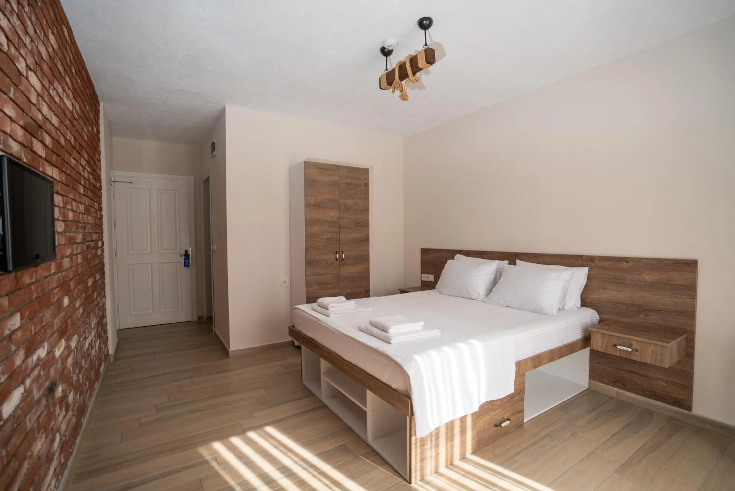 TV and multimedia, Bed in Harakop Otel