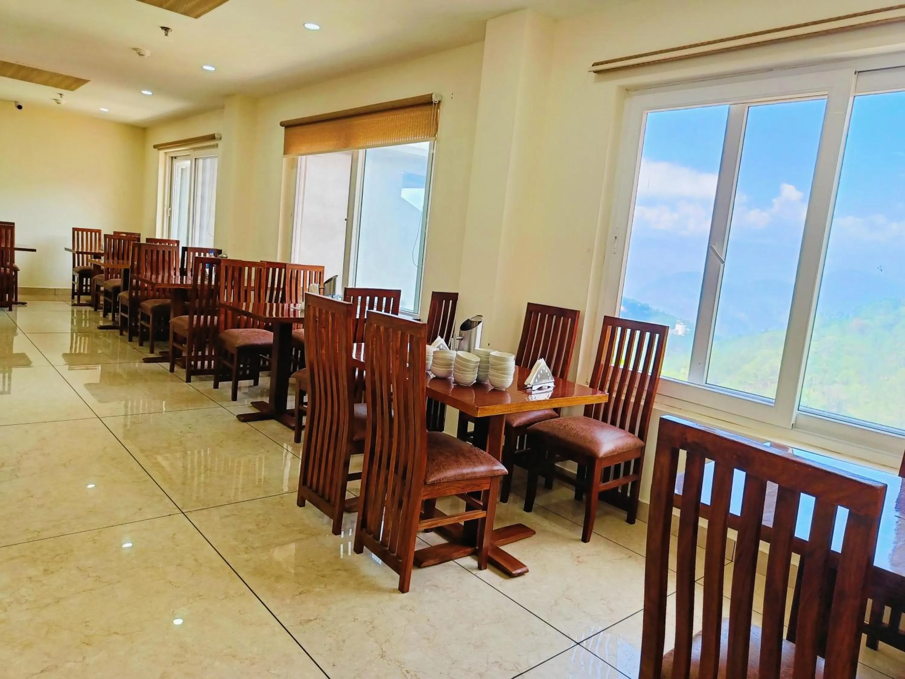 Restaurant/places to eat in Hotel Pines & Peaks Dalhousie