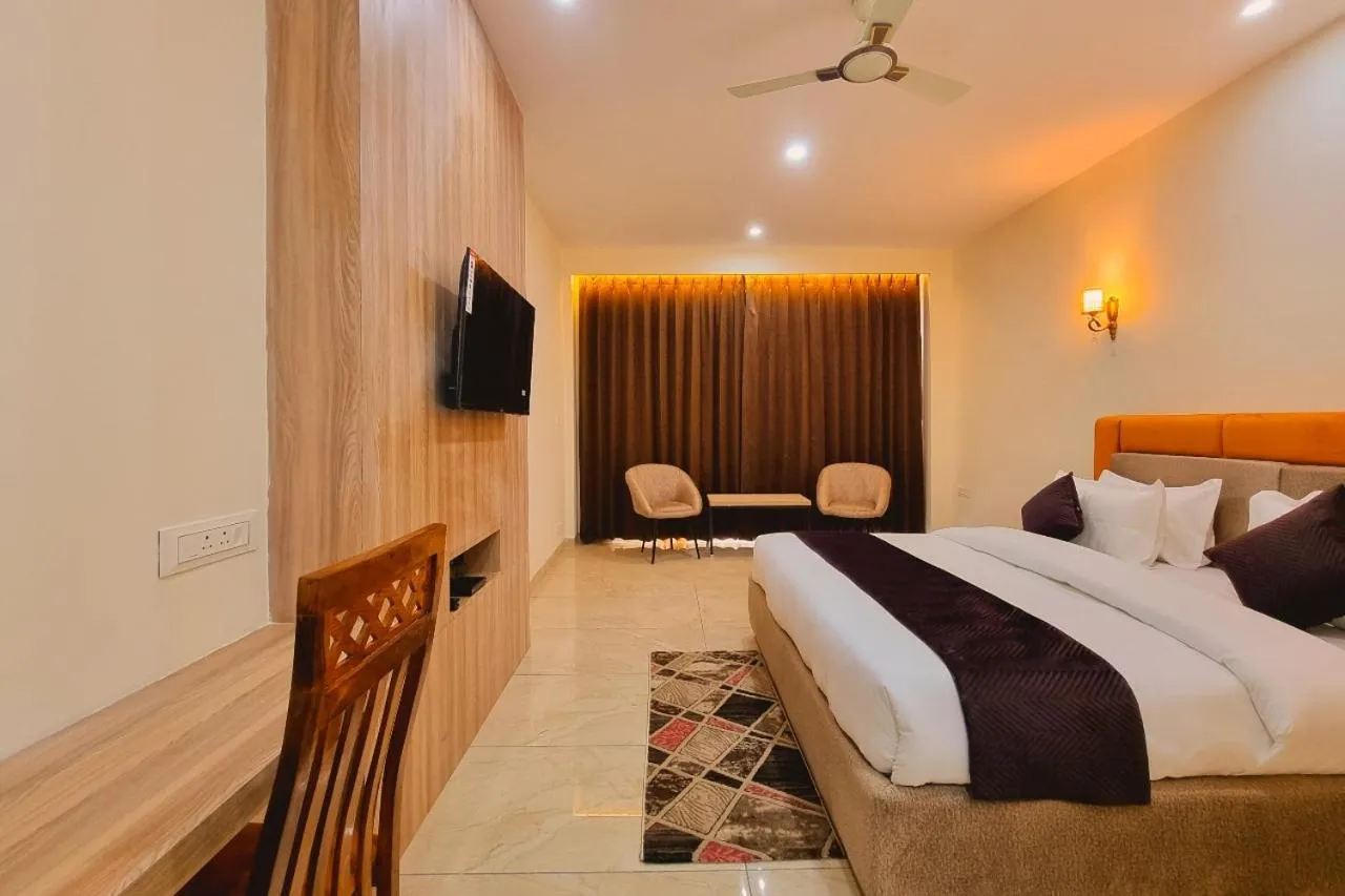 TV and multimedia, Bed in Hotel Pines & Peaks Dalhousie