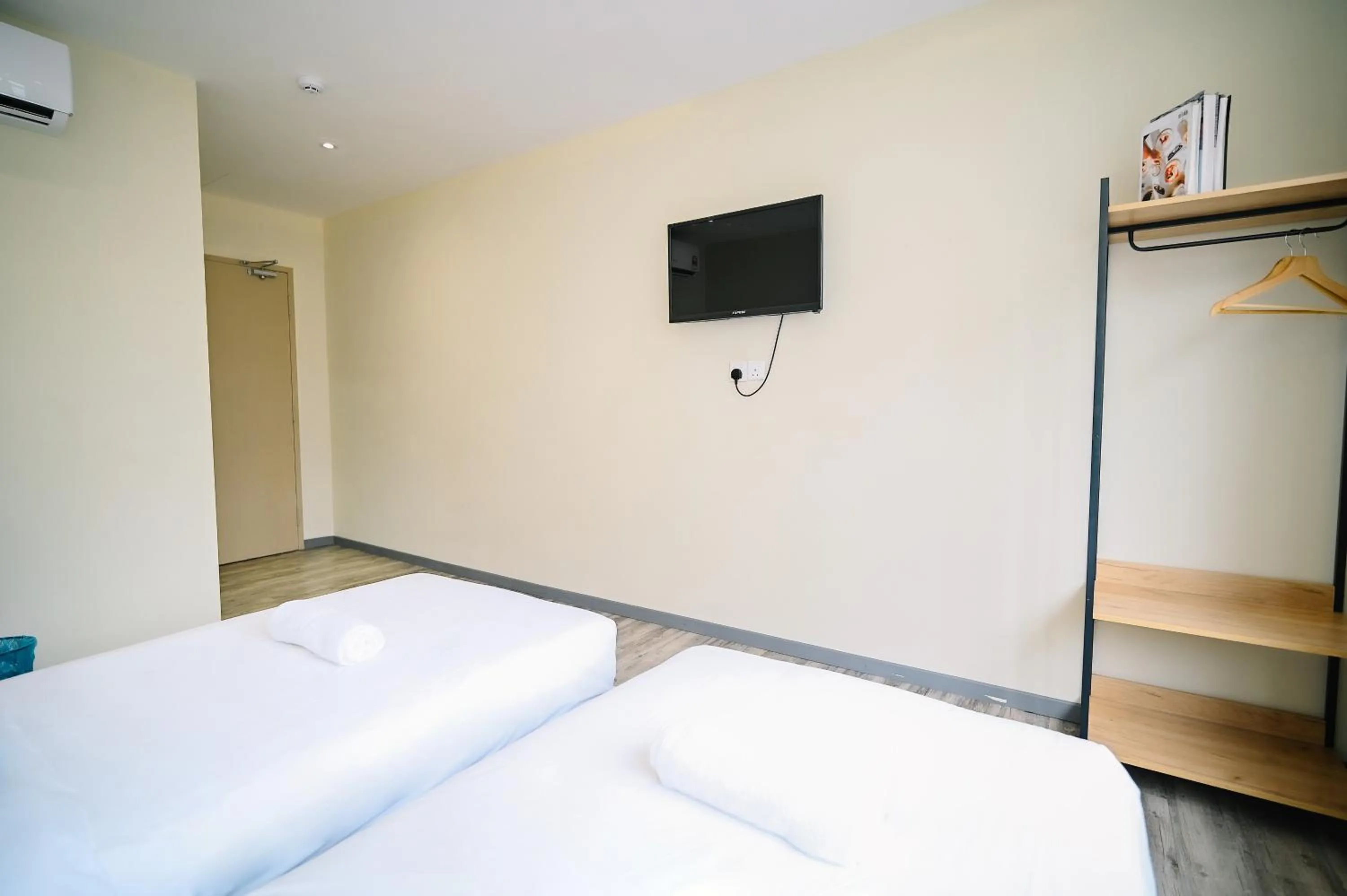 Bed in Swing & Pillows - Putrajaya Selangor