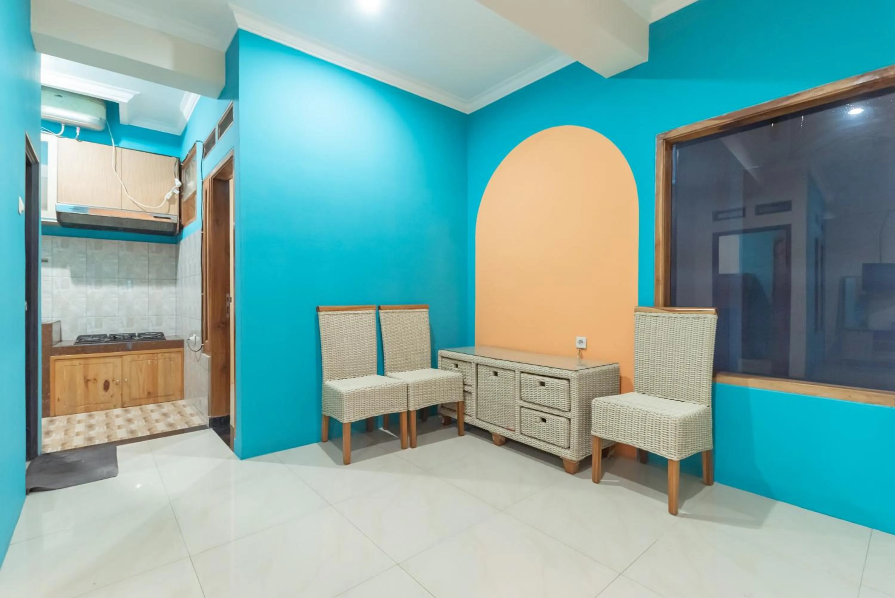 Seating area in Sans Stay Skyland Pasteur Bandung