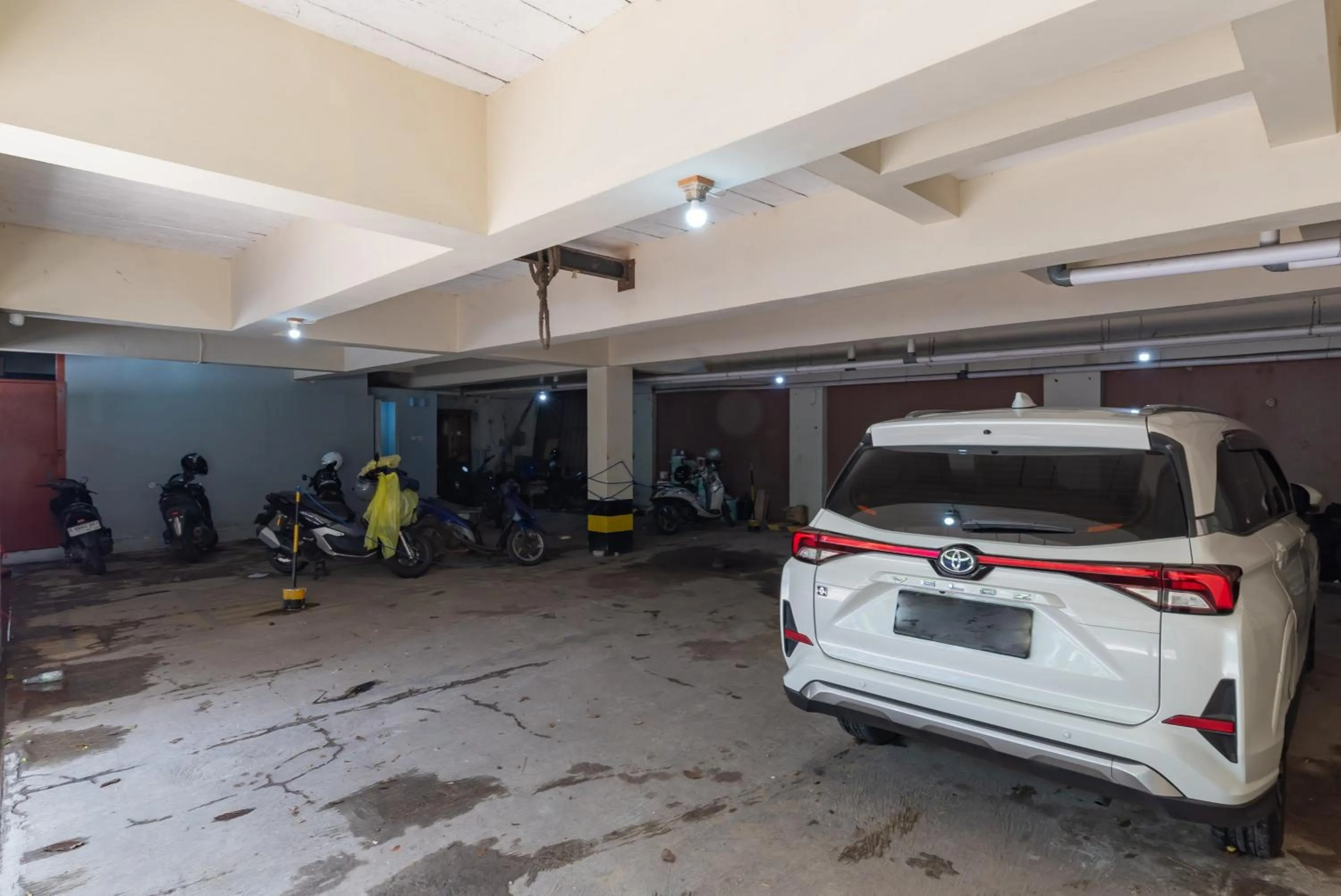 Parking in Sans Stay Skyland Pasteur Bandung