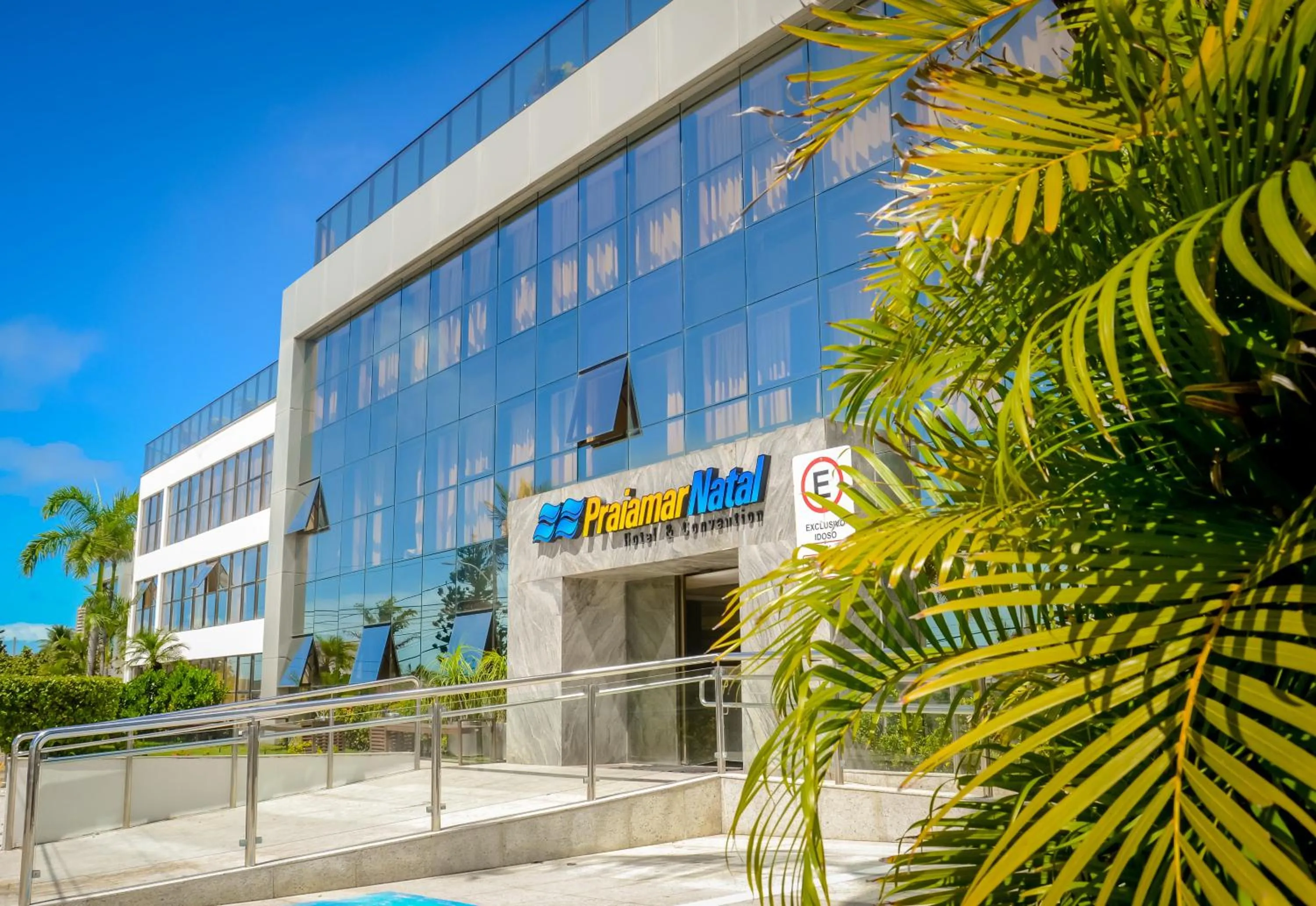 Facade/entrance in Praiamar Natal Hotel & Convention