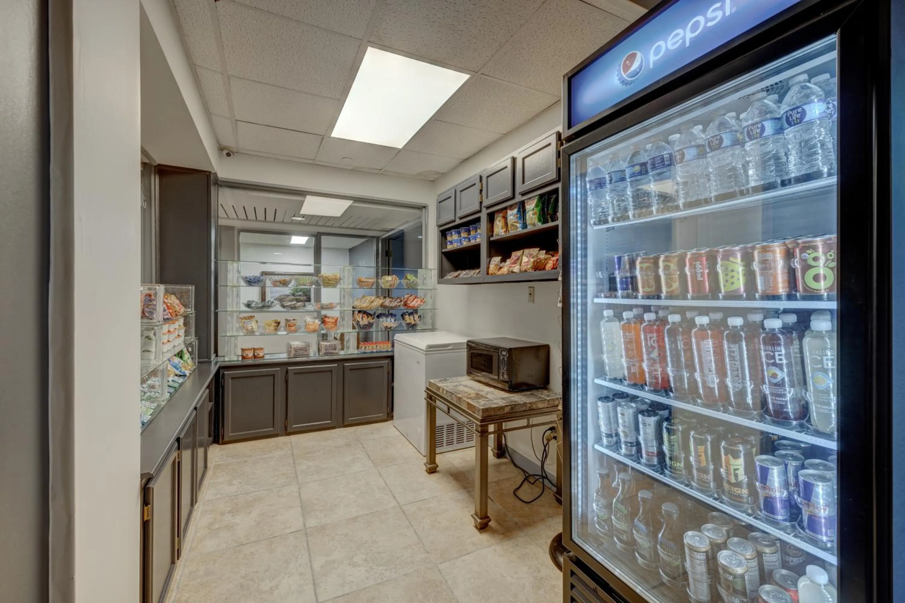 Food and drinks in Riverside Hotel