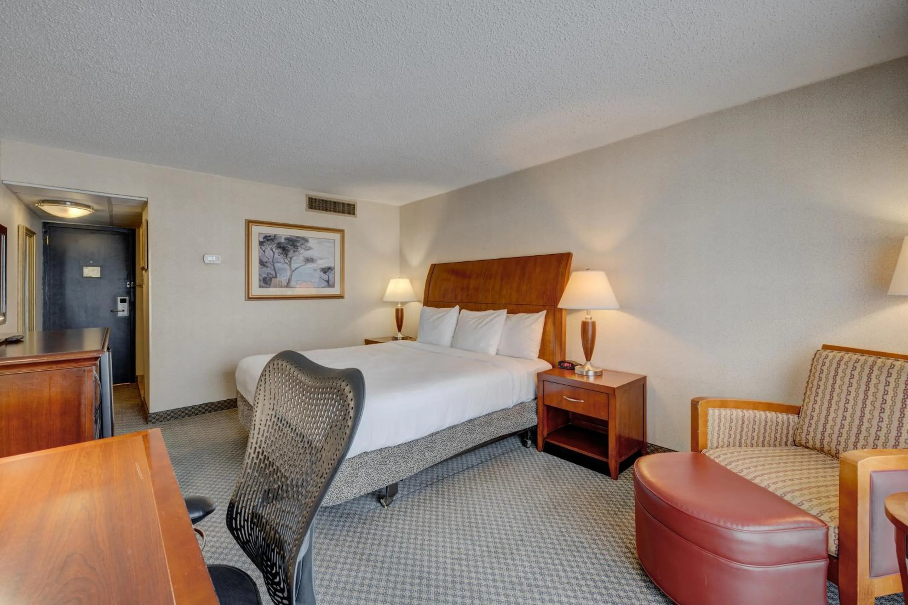 Photo of the whole room, Bed in Riverside Hotel