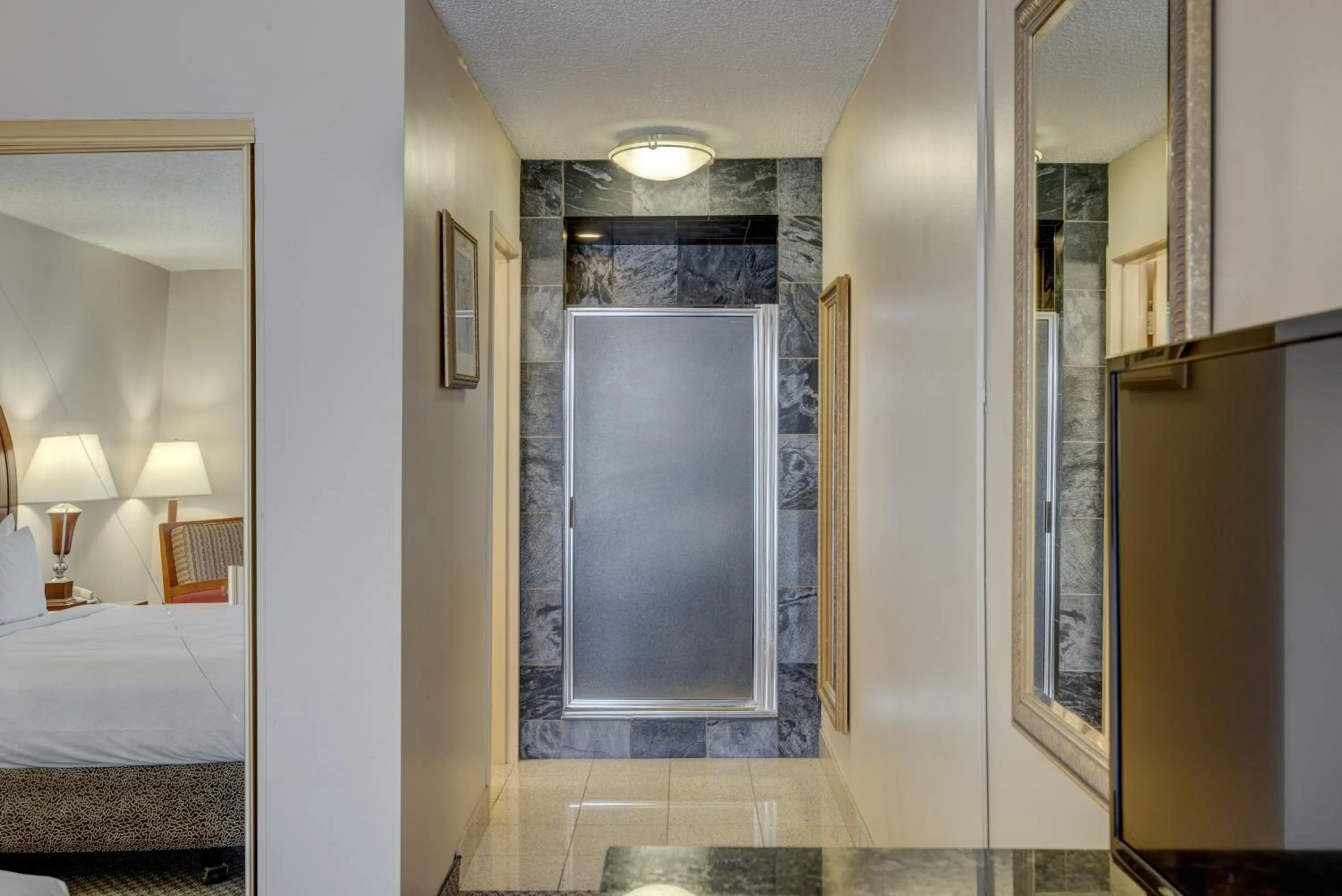 Shower, Bed in Riverside Hotel