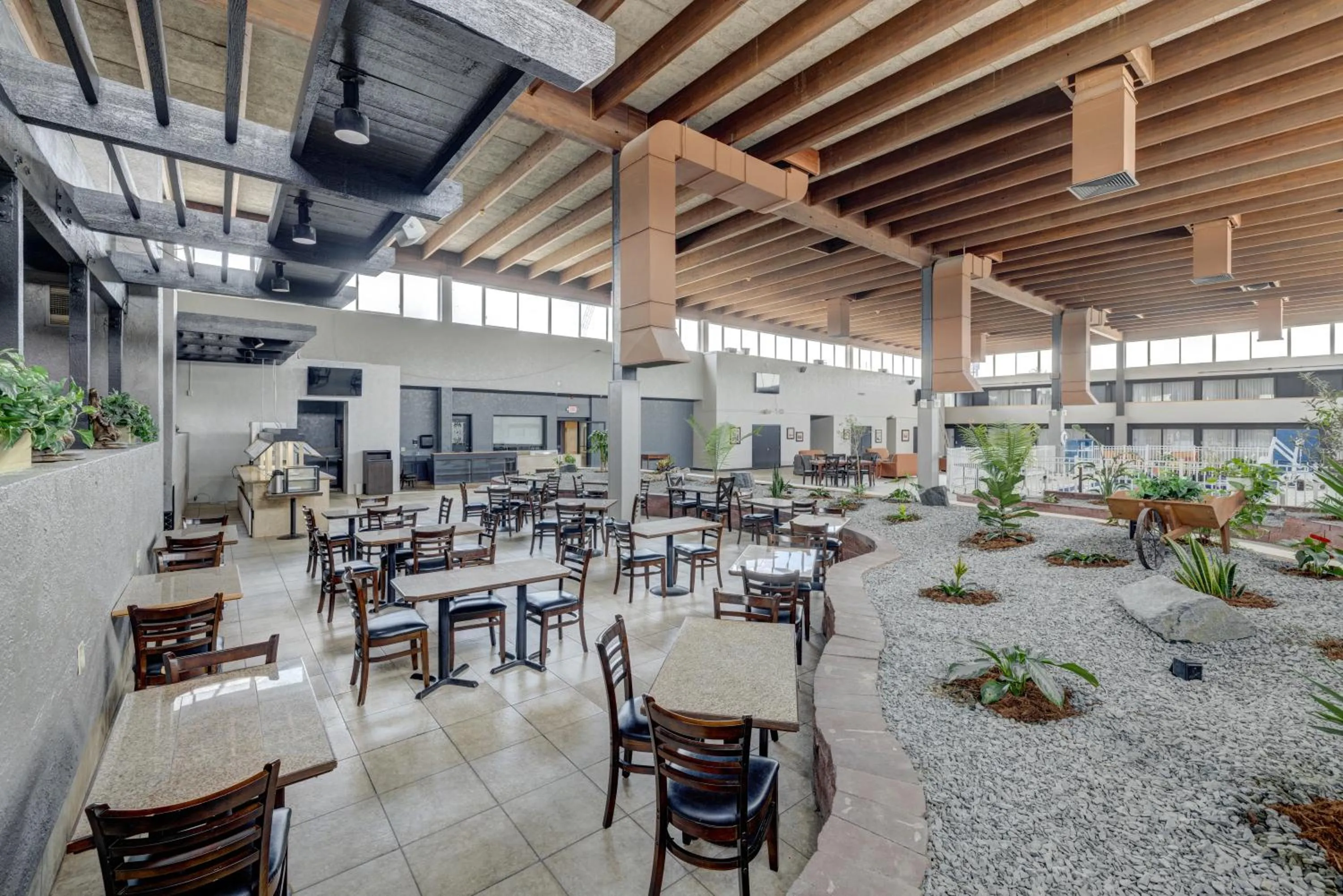 Restaurant/places to eat in Riverside Hotel