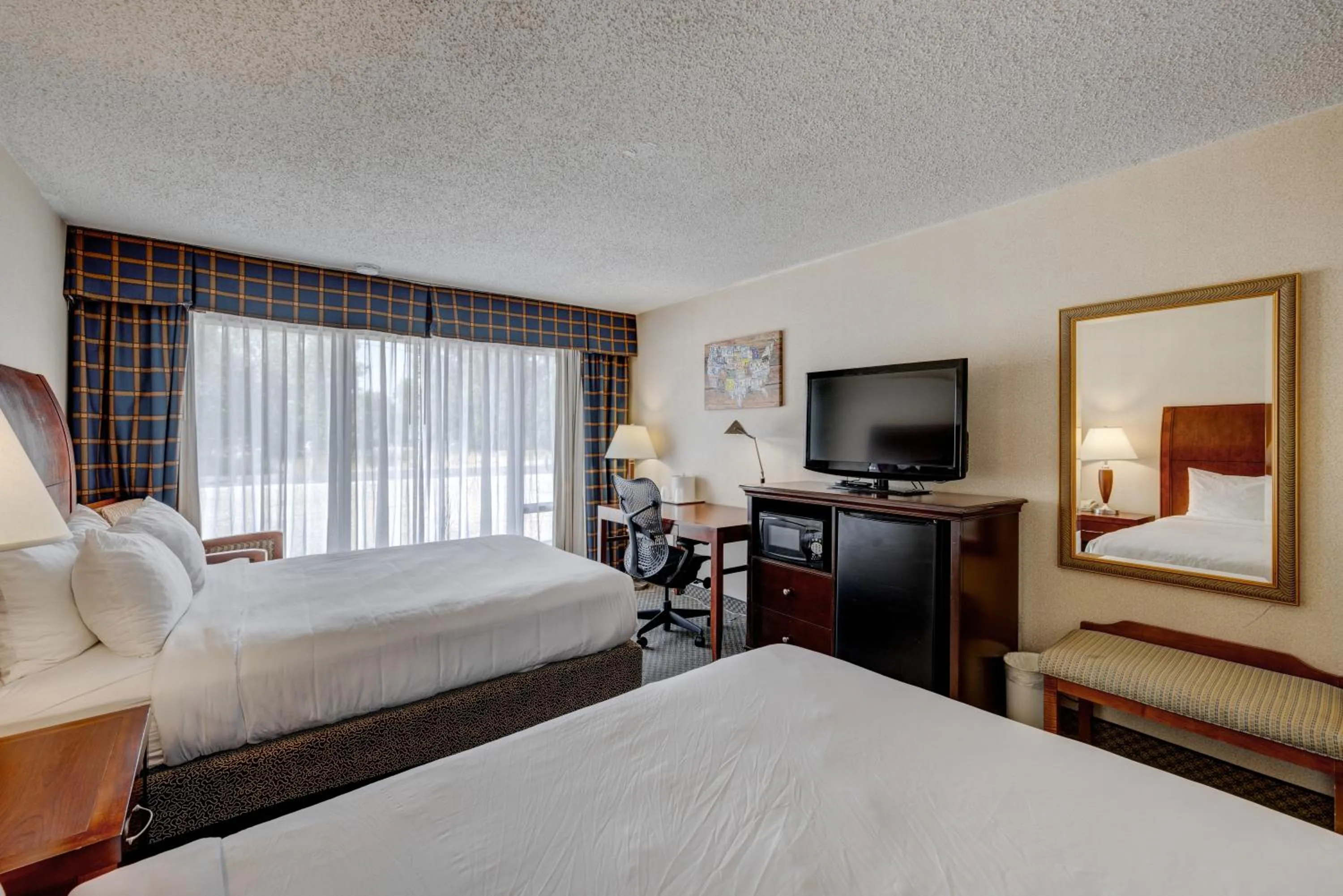 Photo of the whole room, Bed in Riverside Hotel