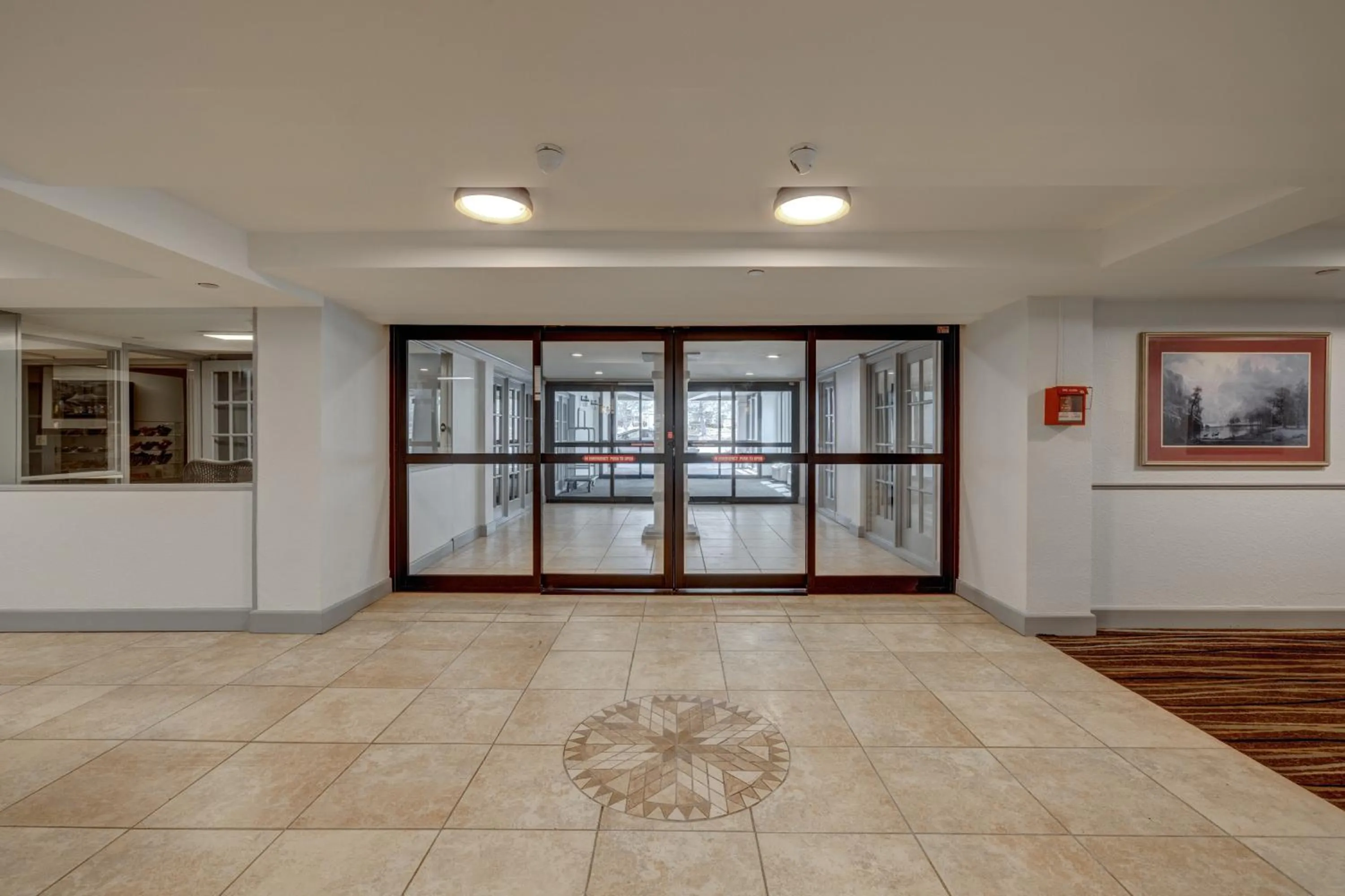 Facade/entrance in Riverside Hotel