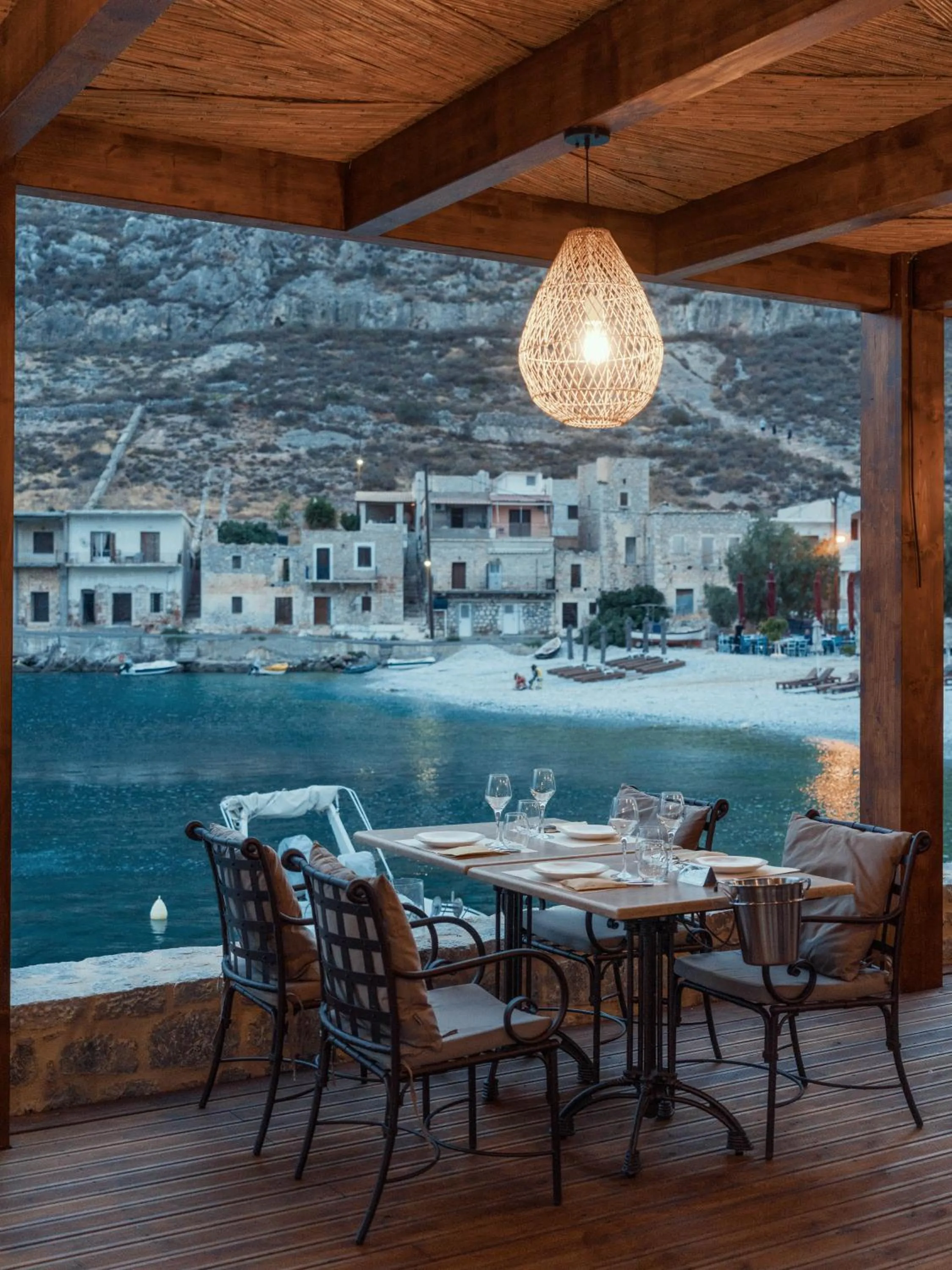 Restaurant/places to eat in KaSeas Boutique Hotel