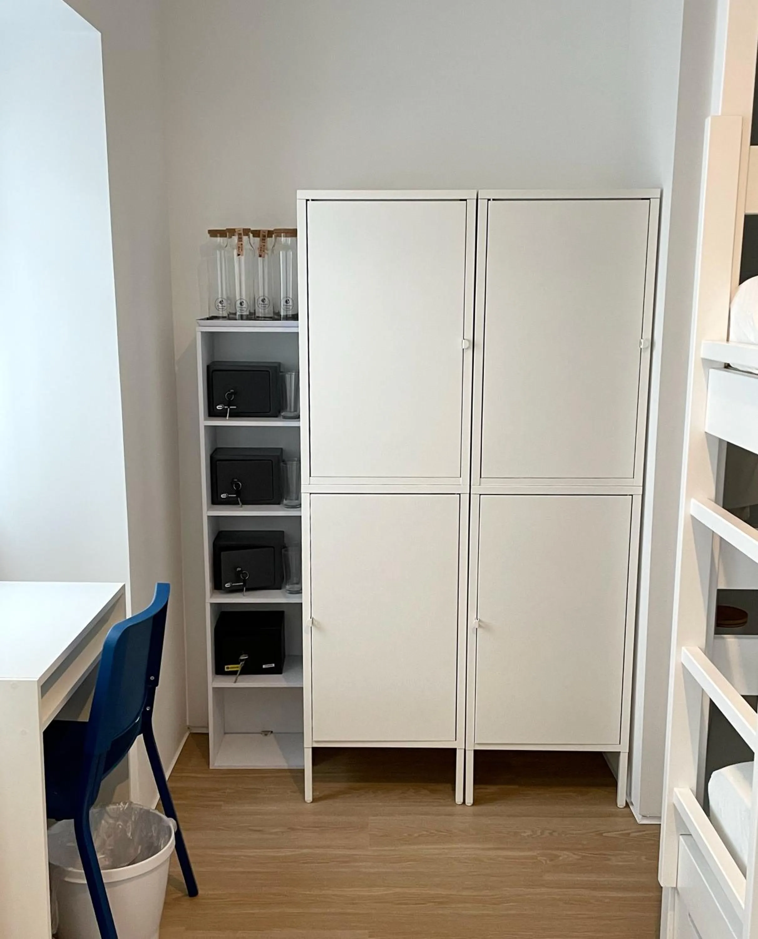 wardrobe in Partenope Hostel and Suites
