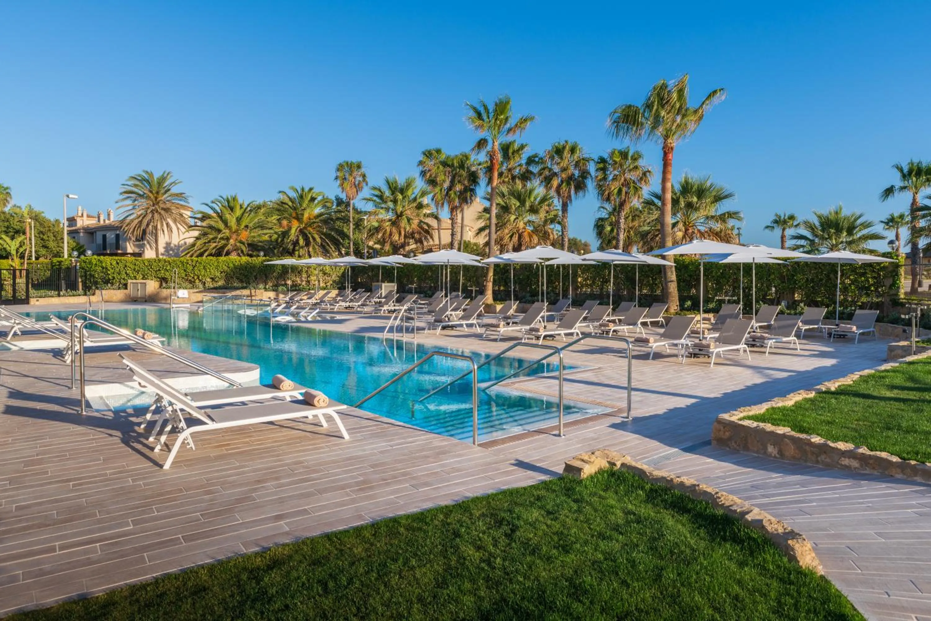Swimming pool in Elba Costa Ballena Beach & Thalasso Resort